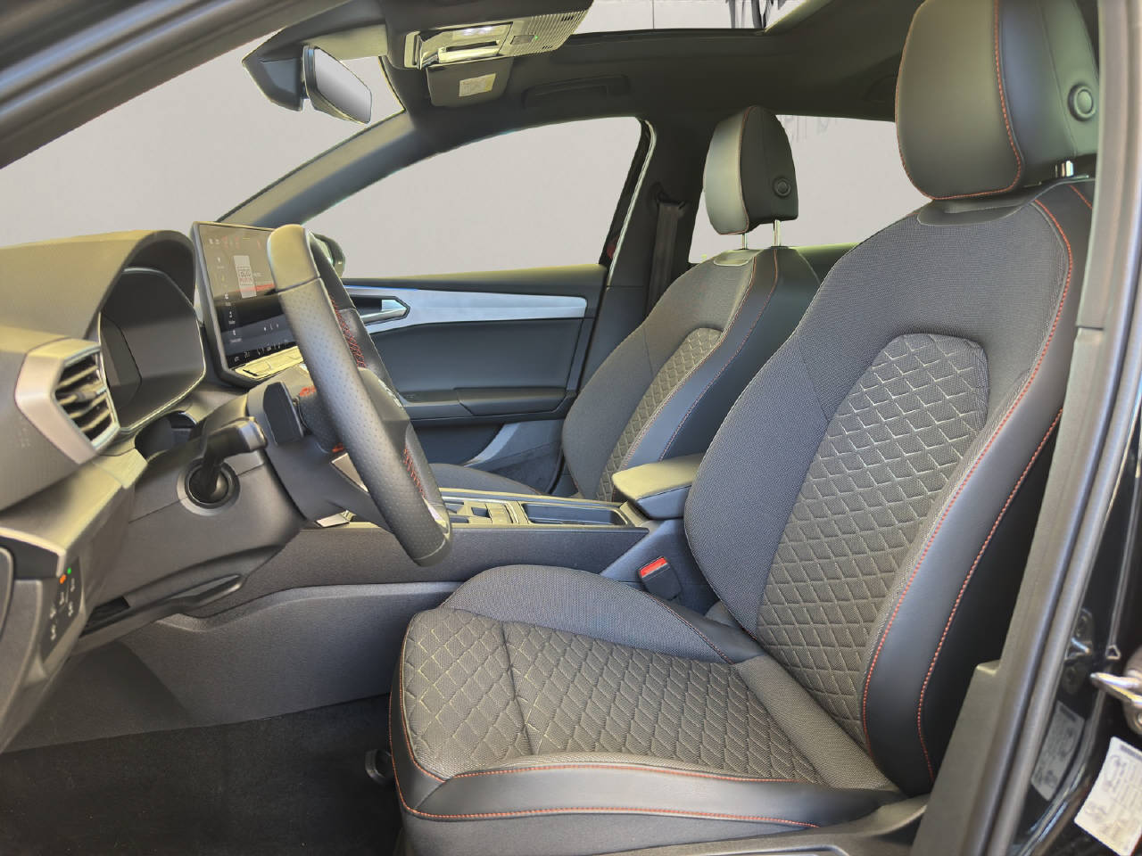 SEAT Leon 1.5 eTSI 150PS FR DSG-image-1