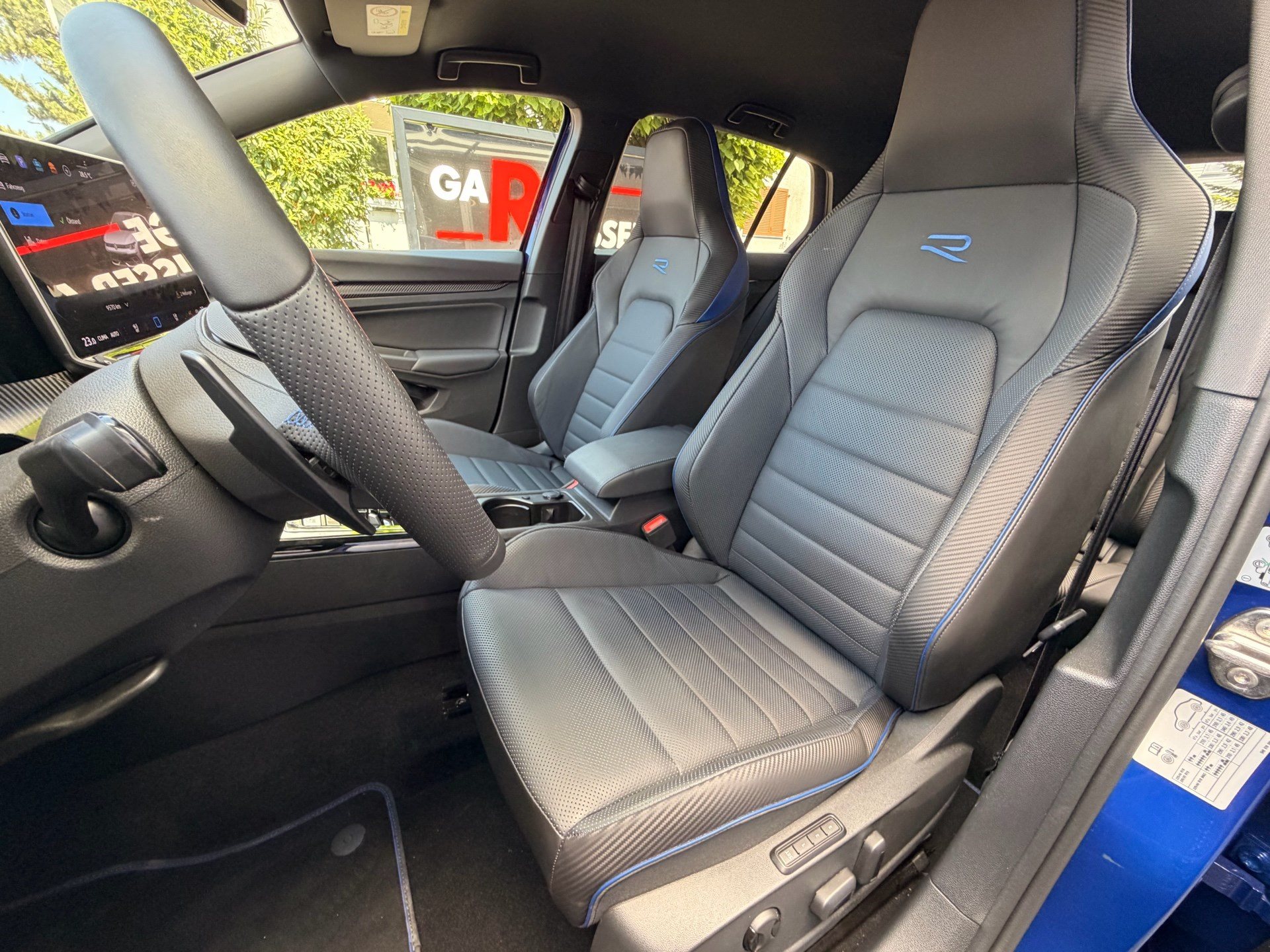 VW Golf R 2.0 TSI 333 PS 4MOTION *** AKRAPOVIC ABGAS & LEDER NAPPA ***-image-8