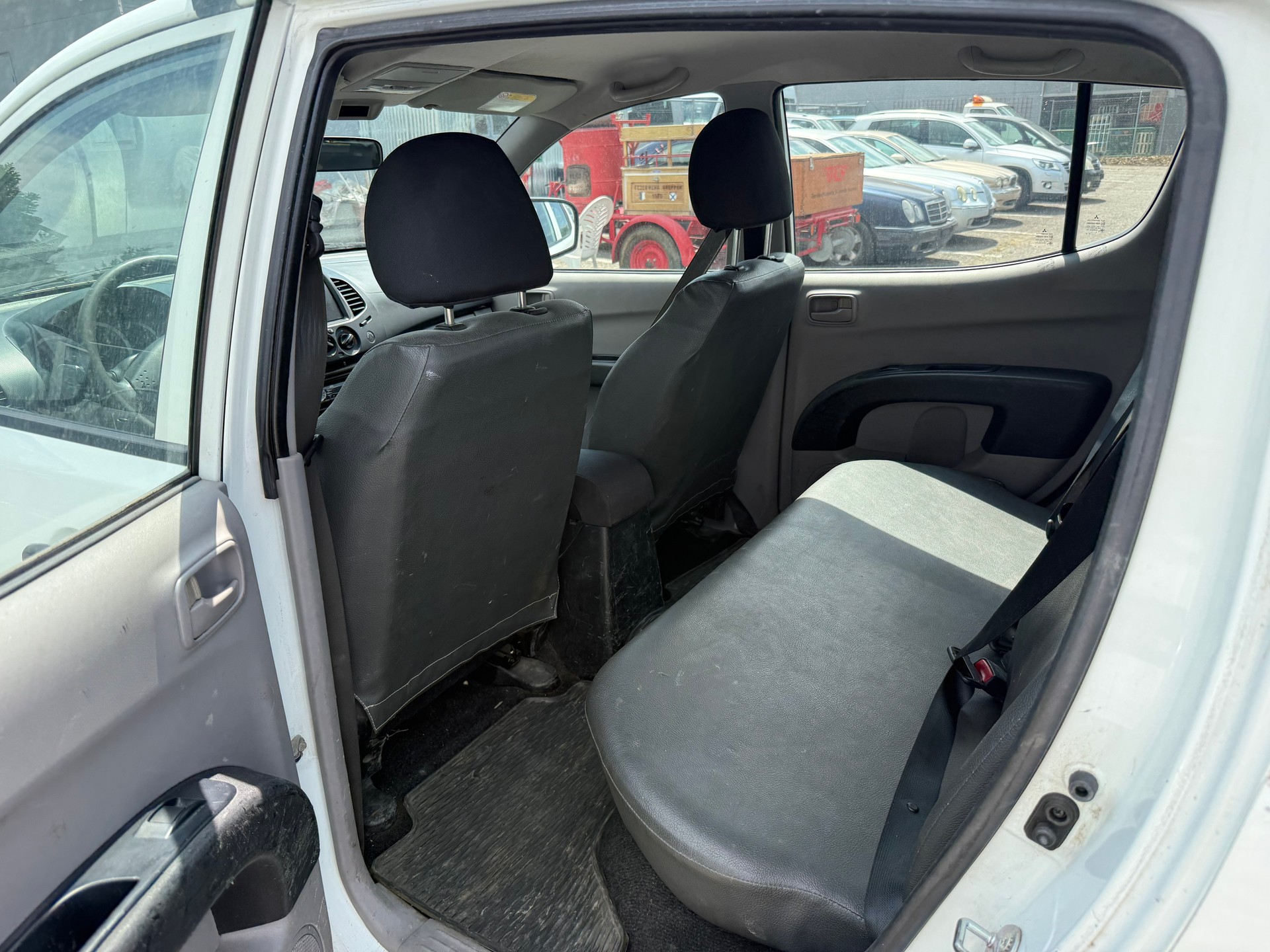 MITSUBISHI L 200 2.5 DID Invite Double Cab-image-6