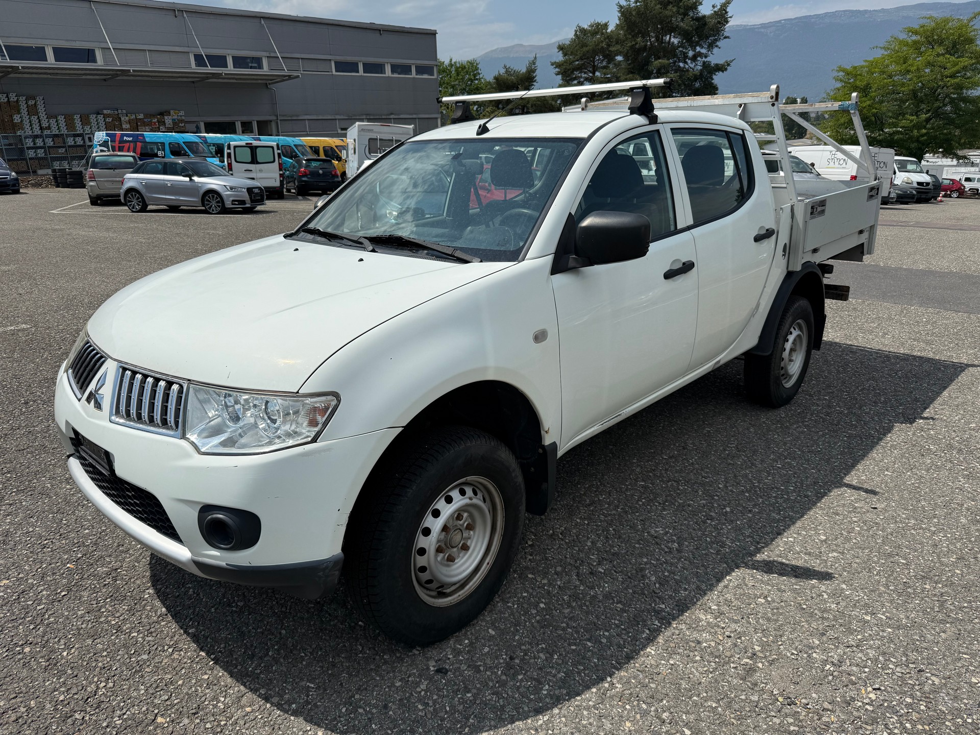 MITSUBISHI L 200 2.5 DID Invite Double Cab-image-1