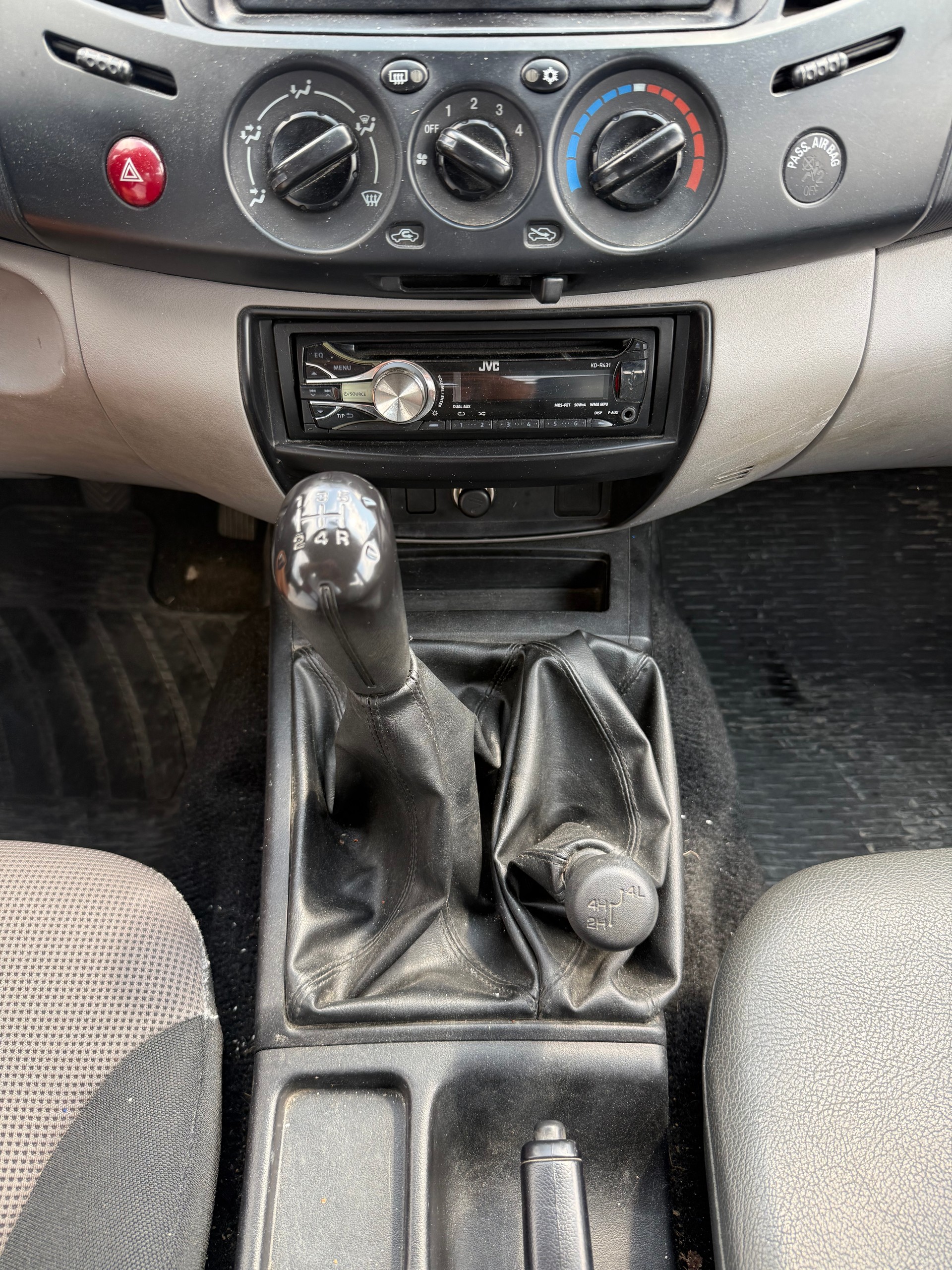 MITSUBISHI L 200 2.5 DID Invite Double Cab-image-7