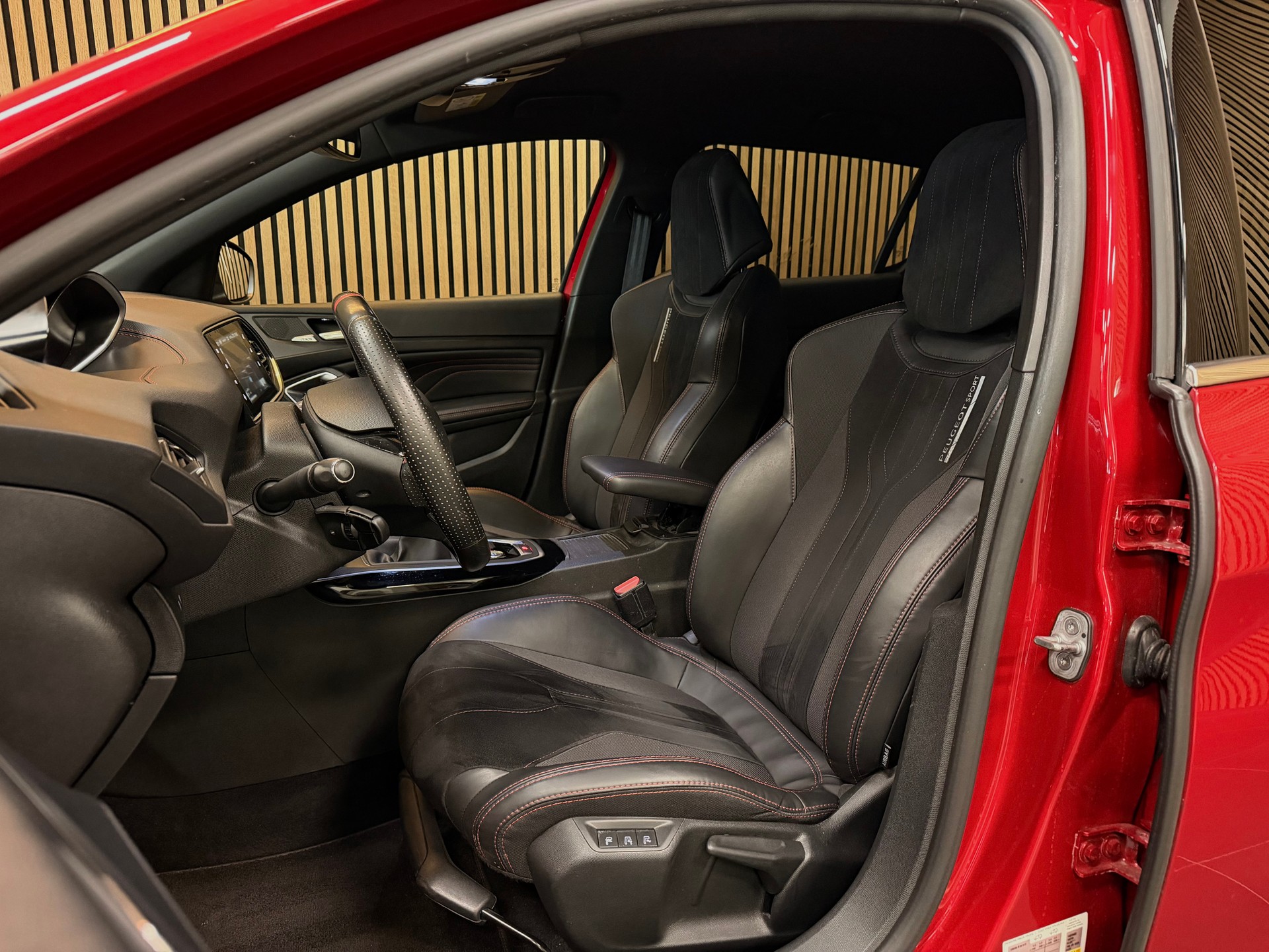 PEUGEOT 308 1.6 GTi-image-14
