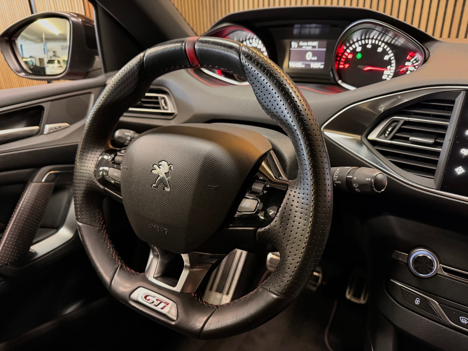 PEUGEOT 308 1.6 GTi-image-29