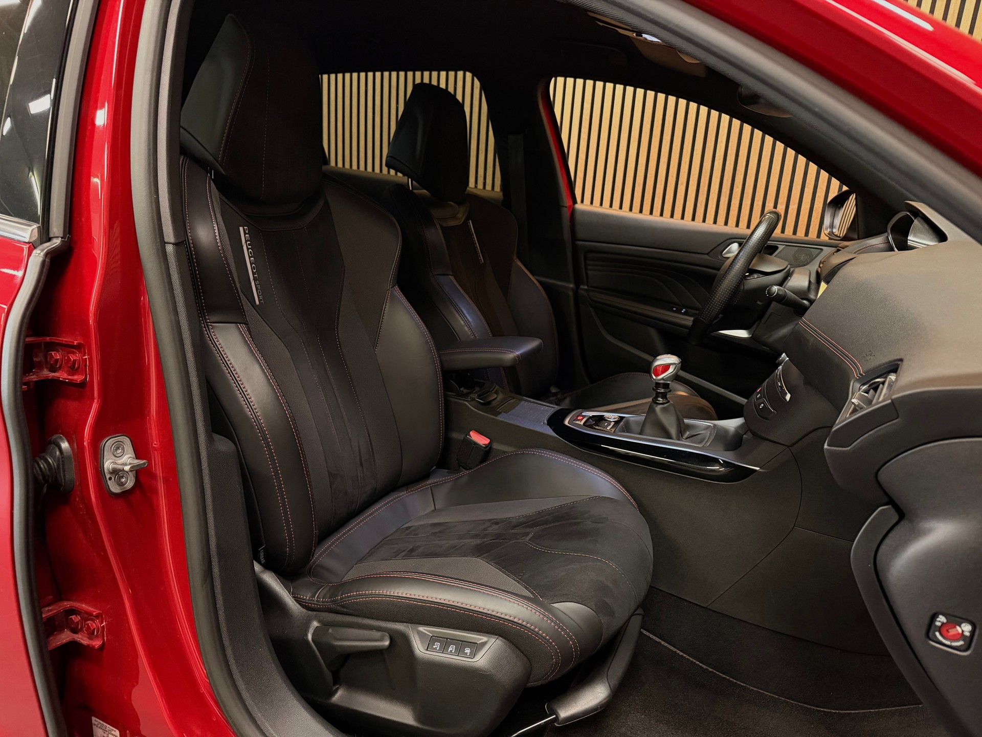 PEUGEOT 308 1.6 GTi-image-26