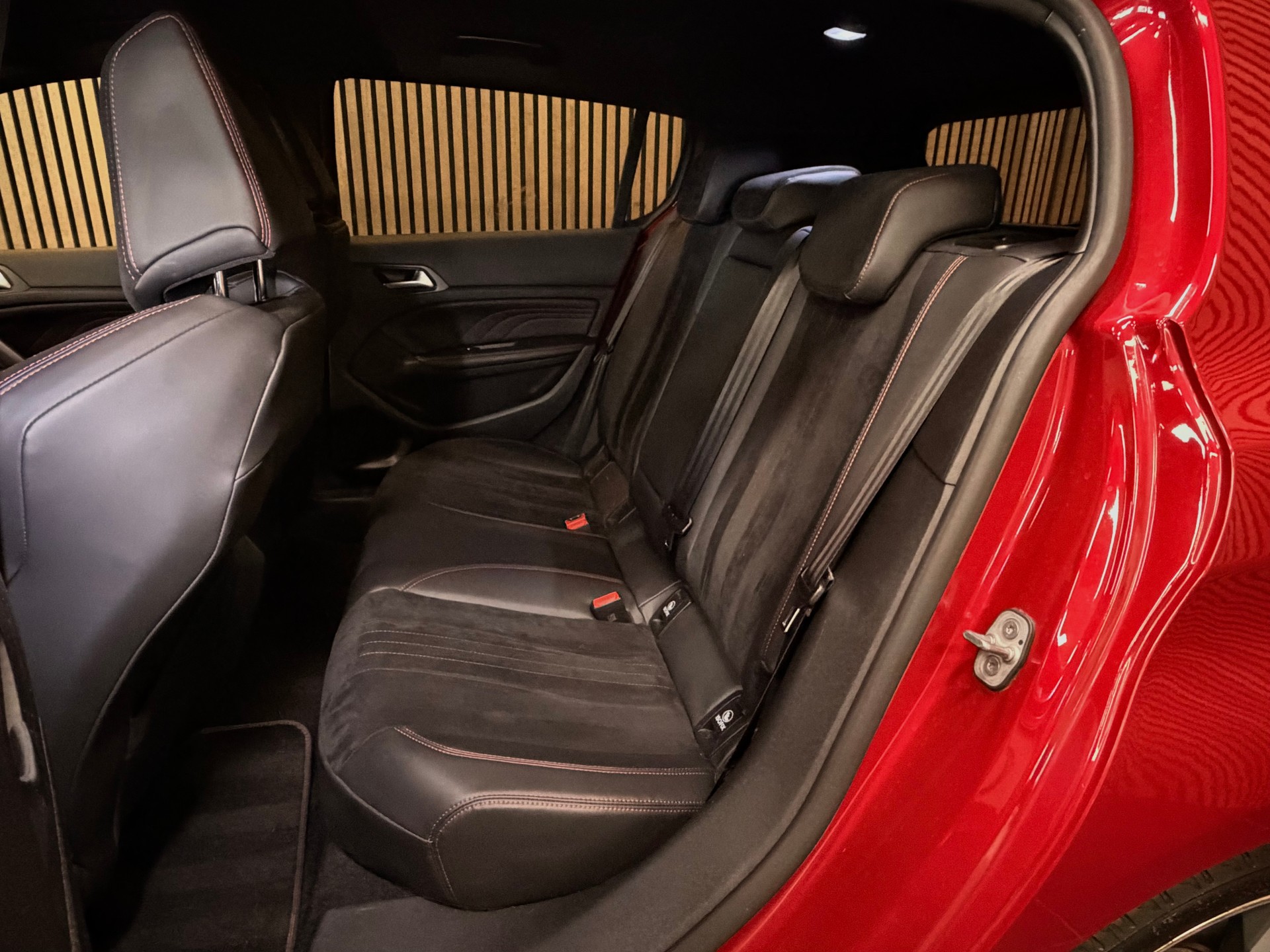 PEUGEOT 308 1.6 GTi-image-18