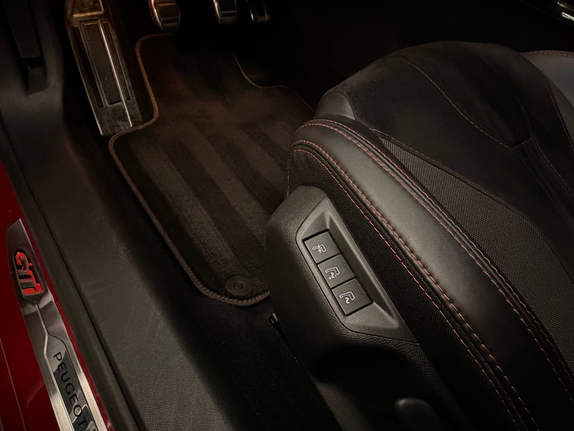 PEUGEOT 308 1.6 GTi-image-16