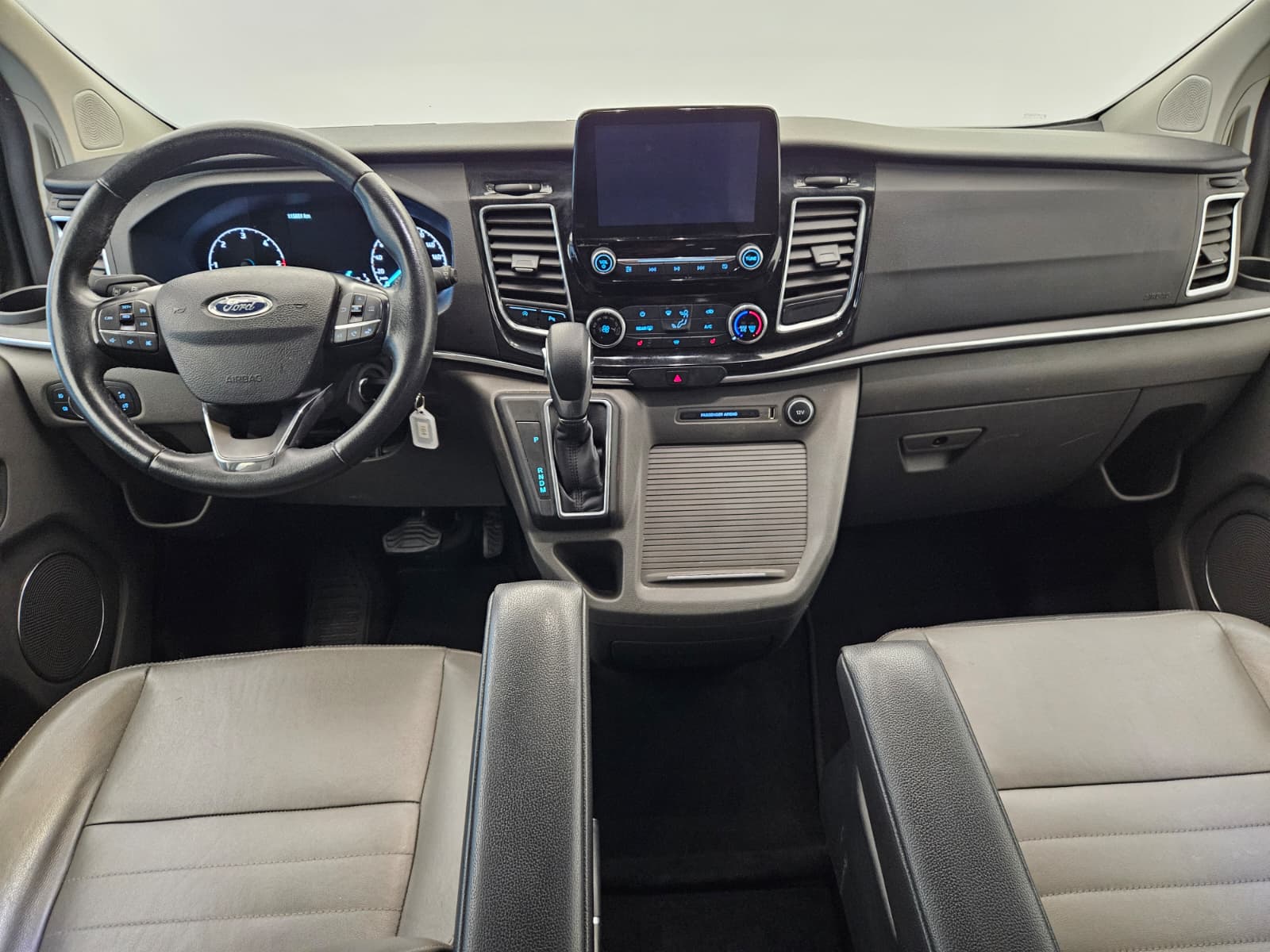 FORD Tourneo Custom 320 L1H1 Titanium-image-9