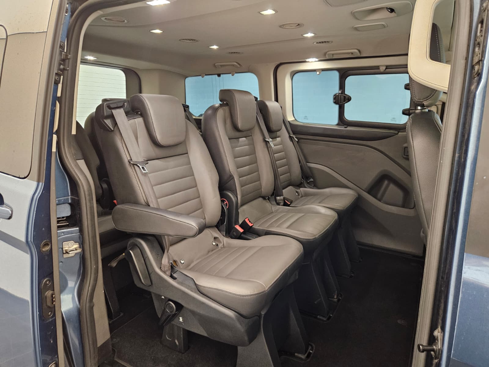 FORD Tourneo Custom 320 L1H1 Titanium-image-13
