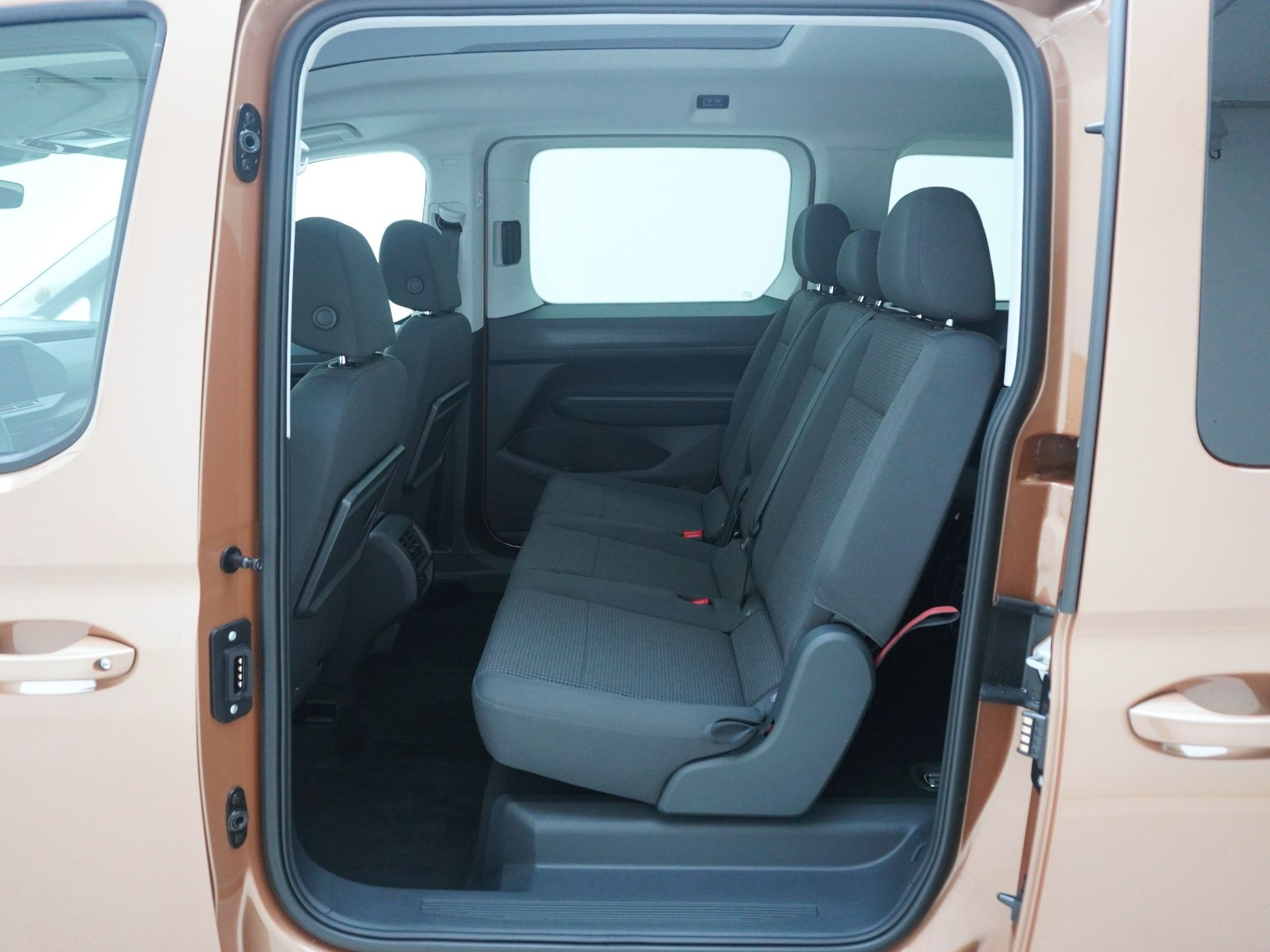 VW Caddy Maxi Outdoor 2.0 TDI 4Motion-image-15