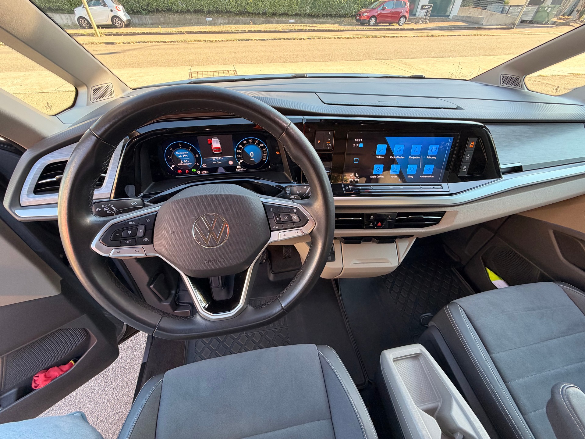 VW Multivan T7 2.0 TDI Life Edition DSG-image-4