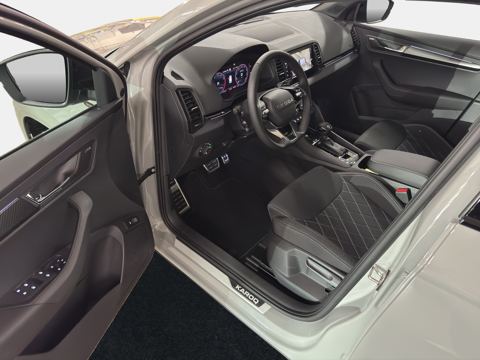SKODA Karoq 2.0 TSI SportLine 4x4 DSG-image-16