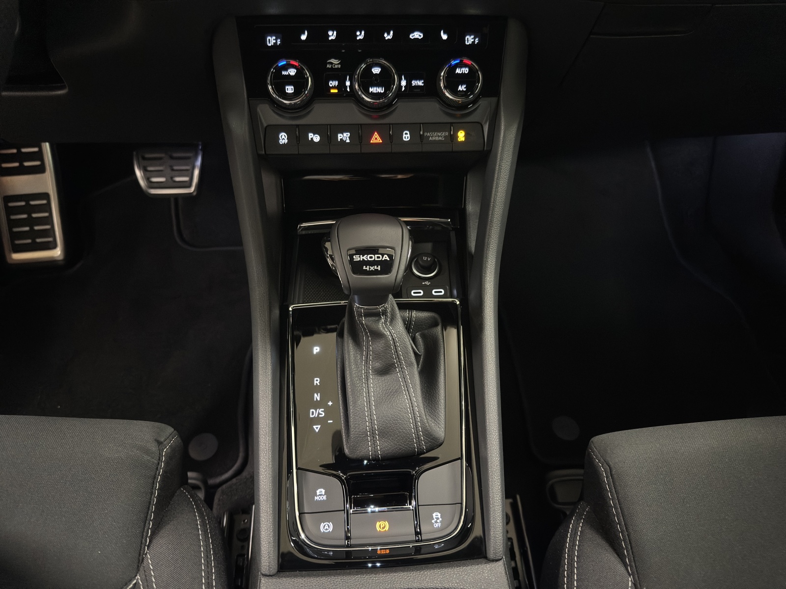 SKODA Karoq 2.0 TSI SportLine 4x4 DSG-image-11
