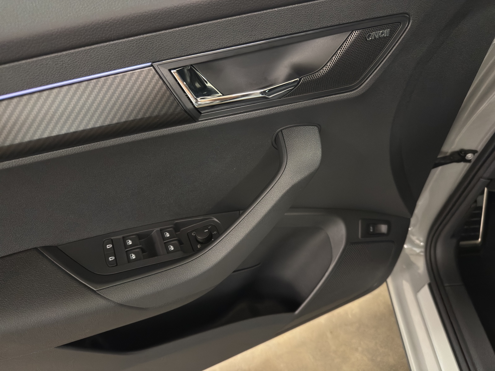 SKODA Karoq 2.0 TSI SportLine 4x4 DSG-image-14