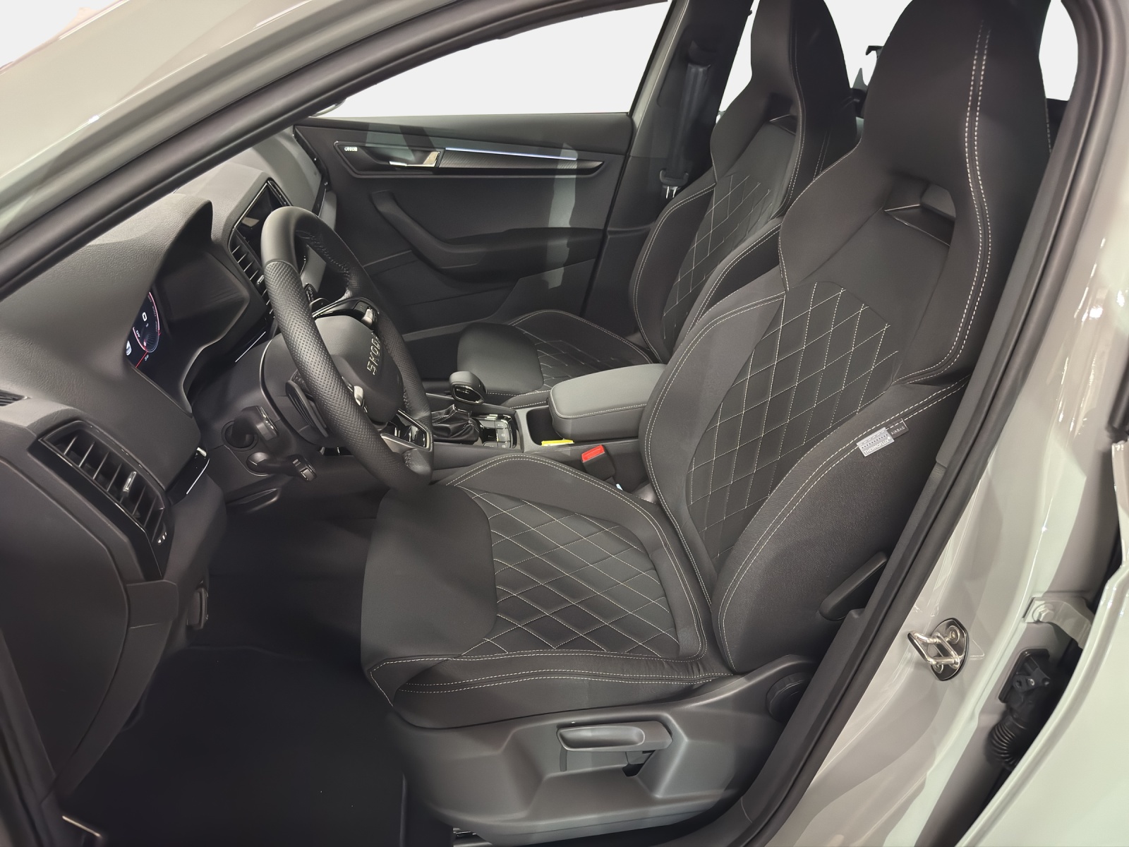 SKODA Karoq 2.0 TSI SportLine 4x4 DSG-image-5