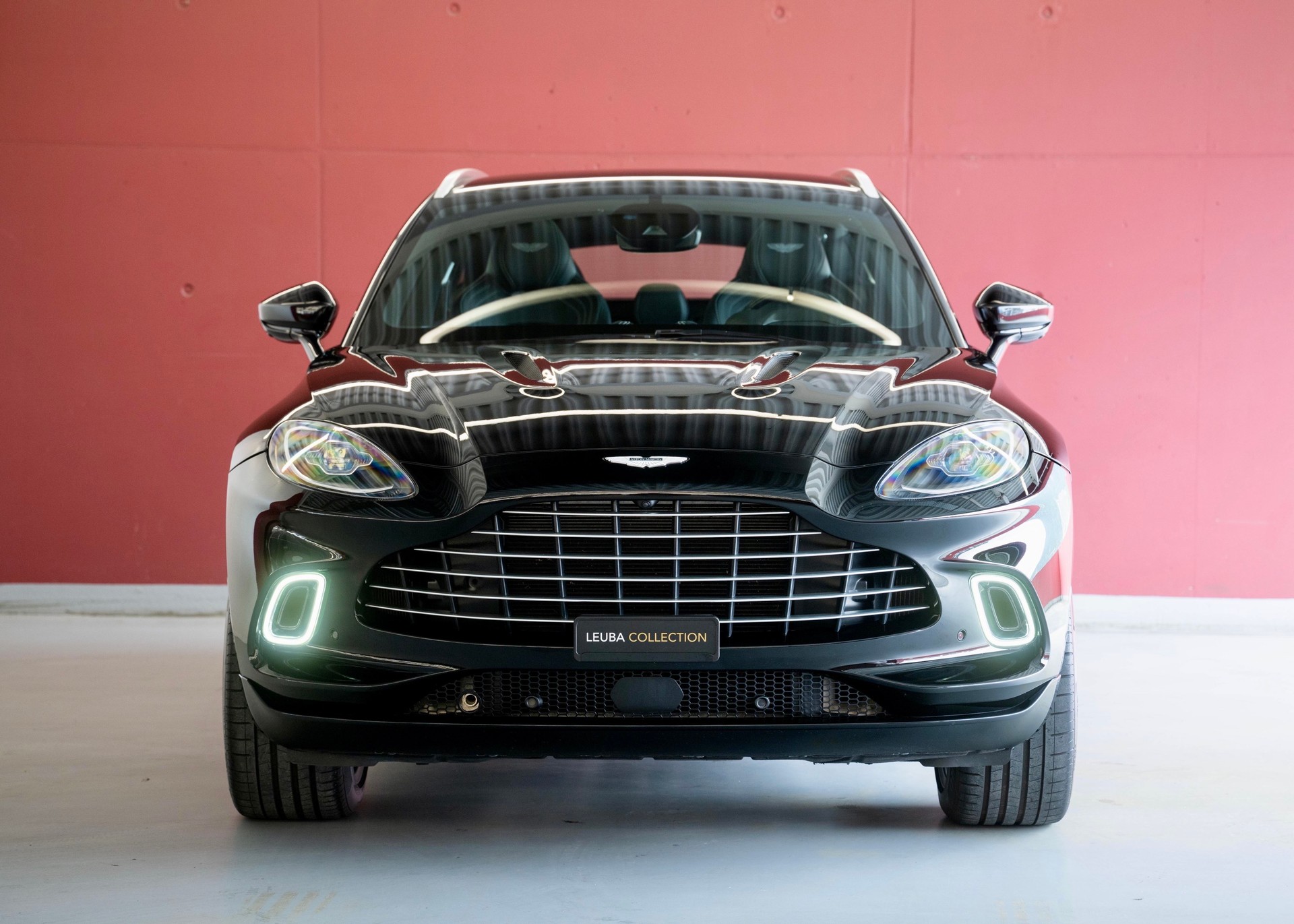 ASTON MARTIN DBX 4.0 V8 (1st hand, perfect condition, full Aston Martin history)-showroom-element-2