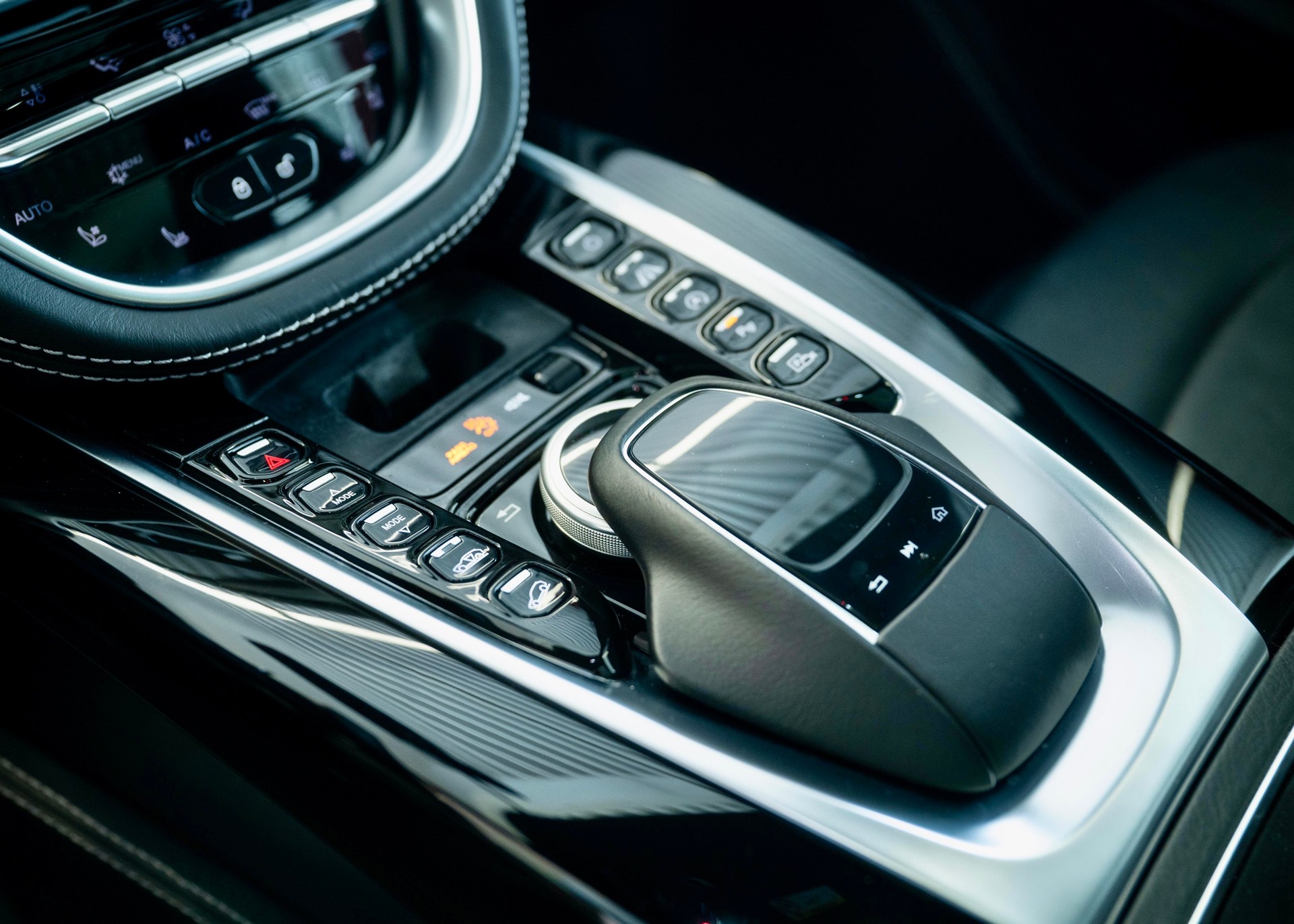 ASTON MARTIN DBX 4.0 V8 (1st hand, perfect condition, full Aston Martin history)-image-27