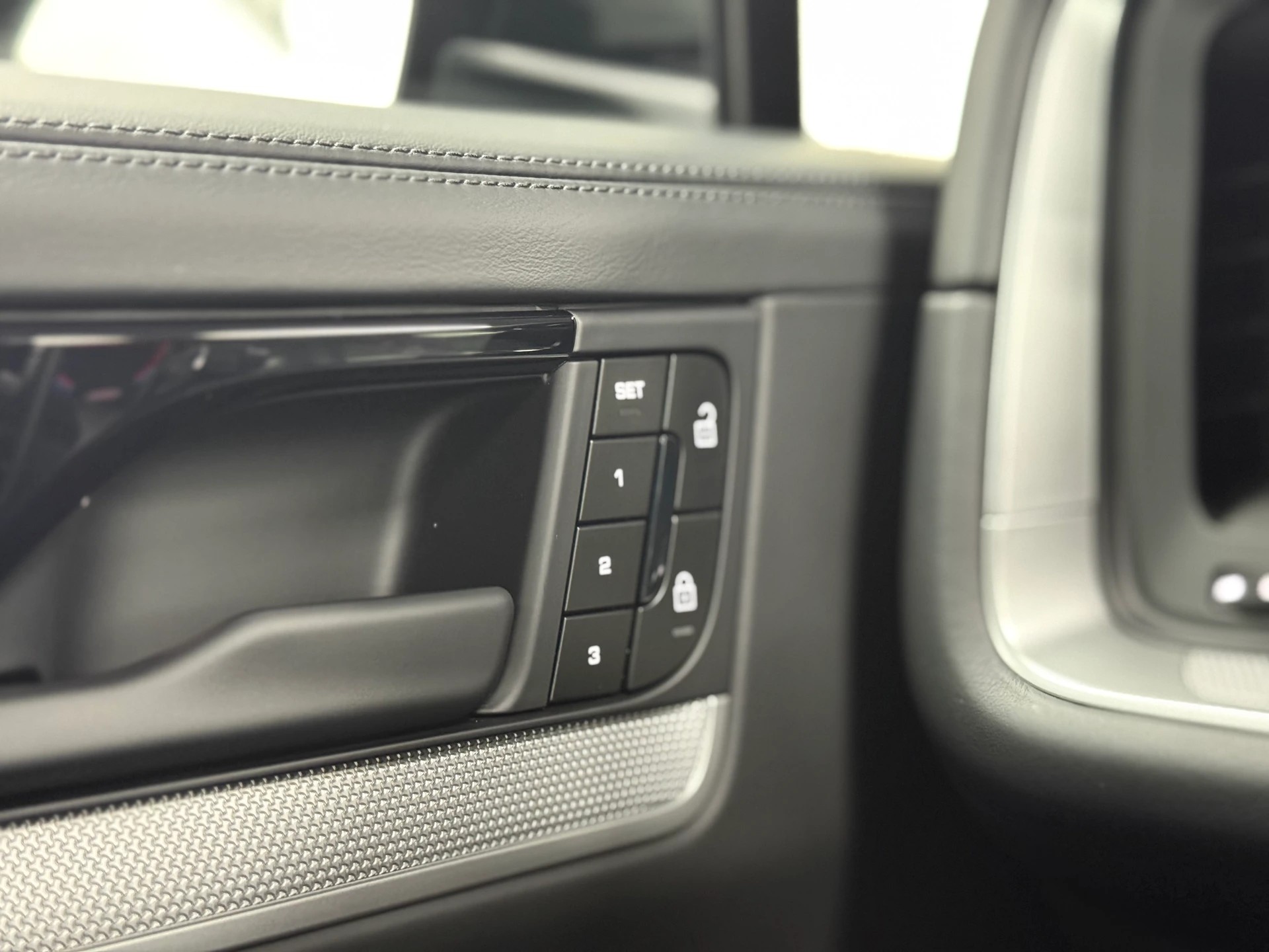 PORSCHE Cayenne Tiptronic-image-27