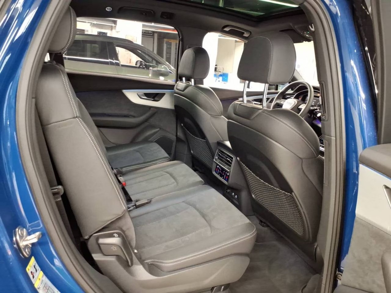 AUDI Q7 SUV TFSI quattro 250 kW S line tiptronic-image-5