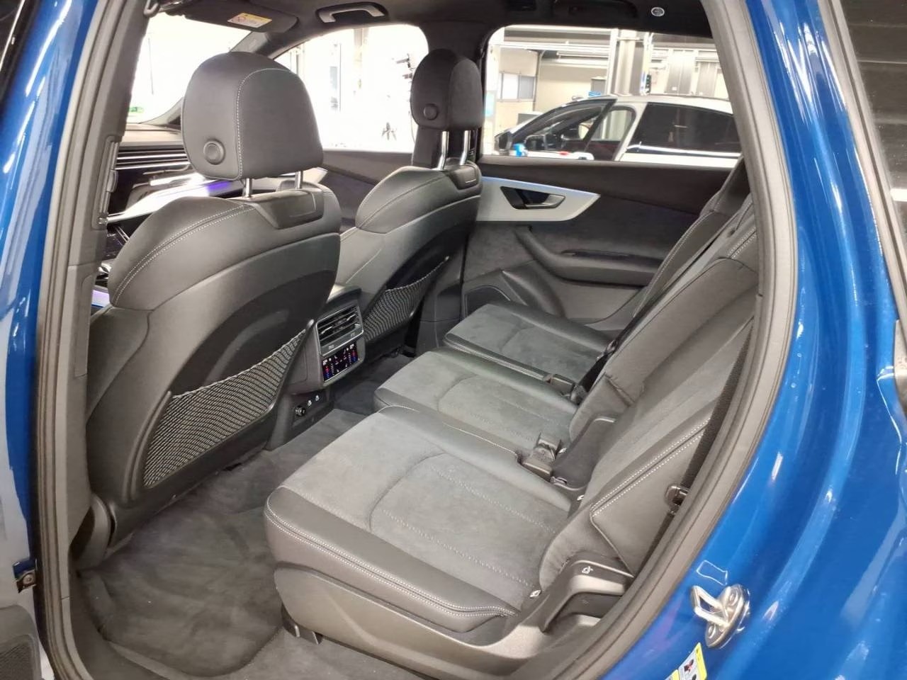 AUDI Q7 SUV TFSI quattro 250 kW S line tiptronic-image-4
