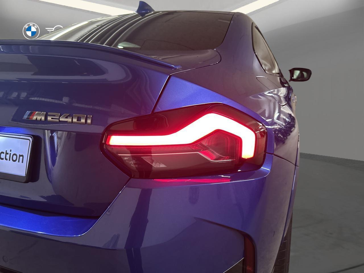 BMW M240i xDrive Coupé-image-10