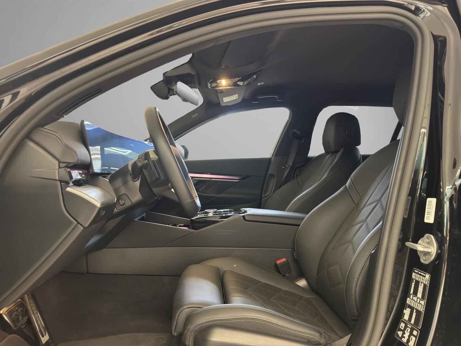 BMW 520d xDrive Touring M-SportPaket-image-10