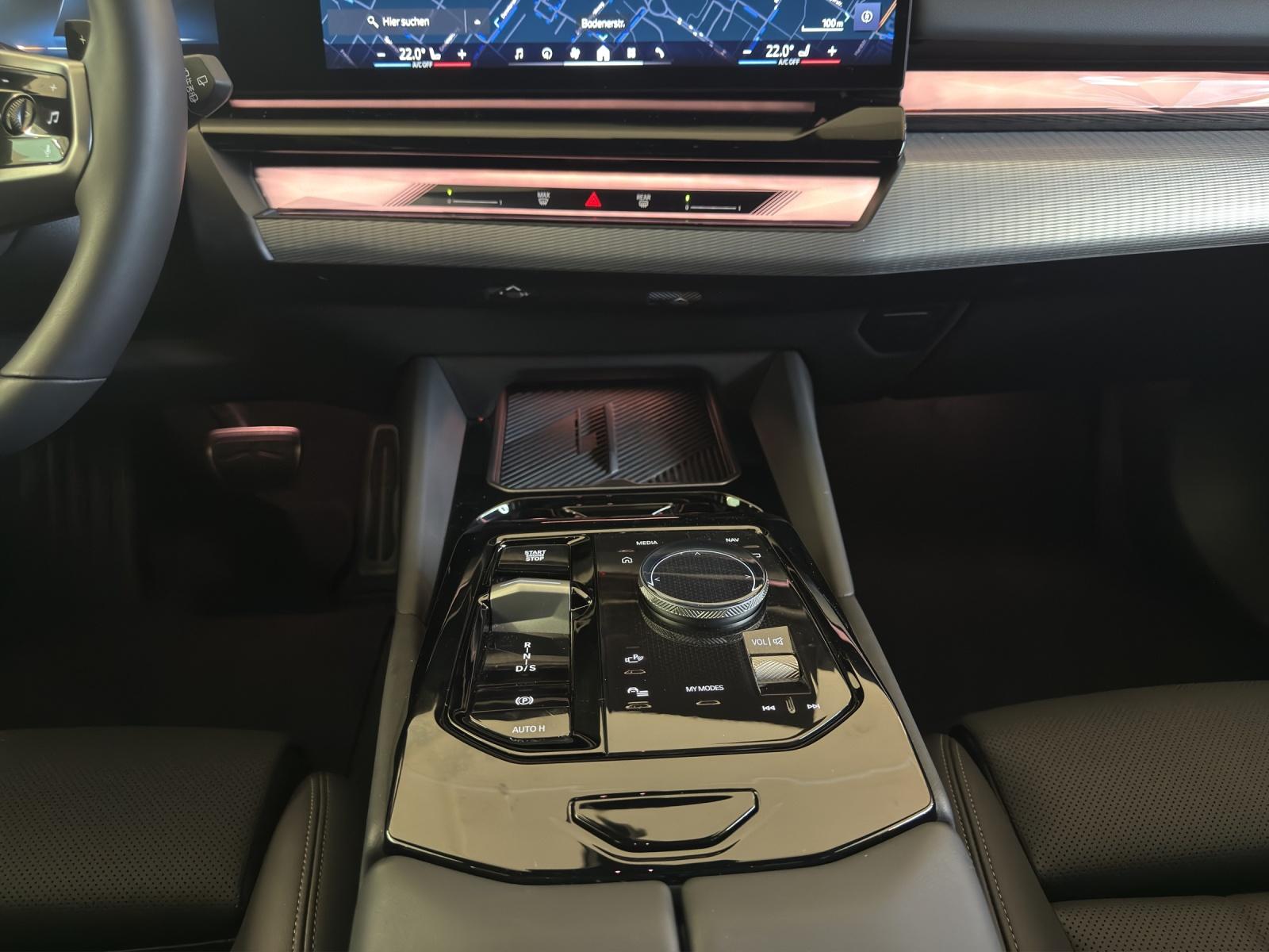 BMW 520d xDrive Touring M-SportPaket-image-14