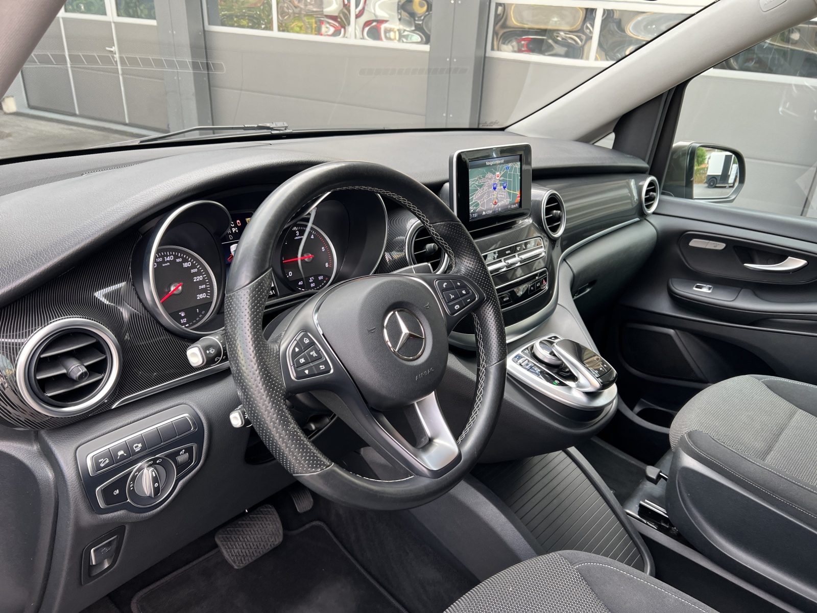 MERCEDES-BENZ V 250 d kompakt 4Matic 7G-Tronic-image-11