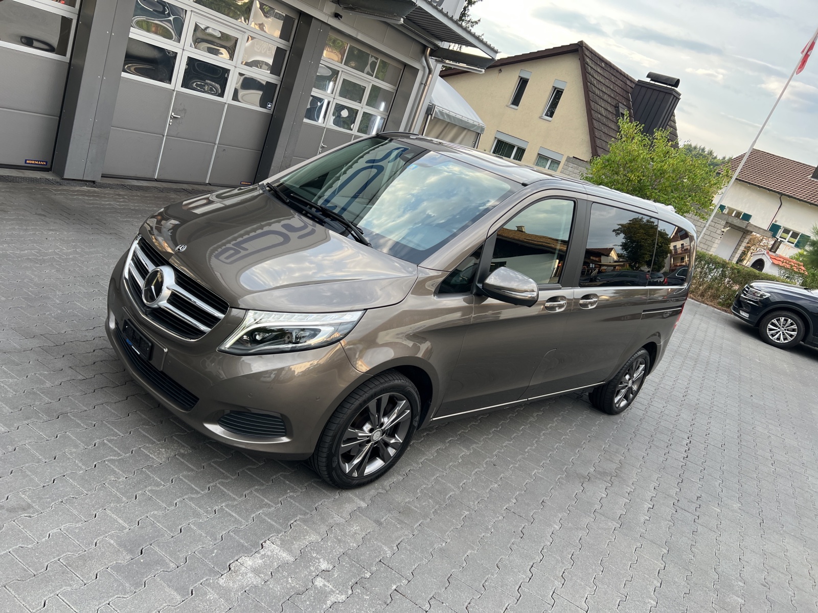 MERCEDES-BENZ V 250 d kompakt 4Matic 7G-Tronic-image-15