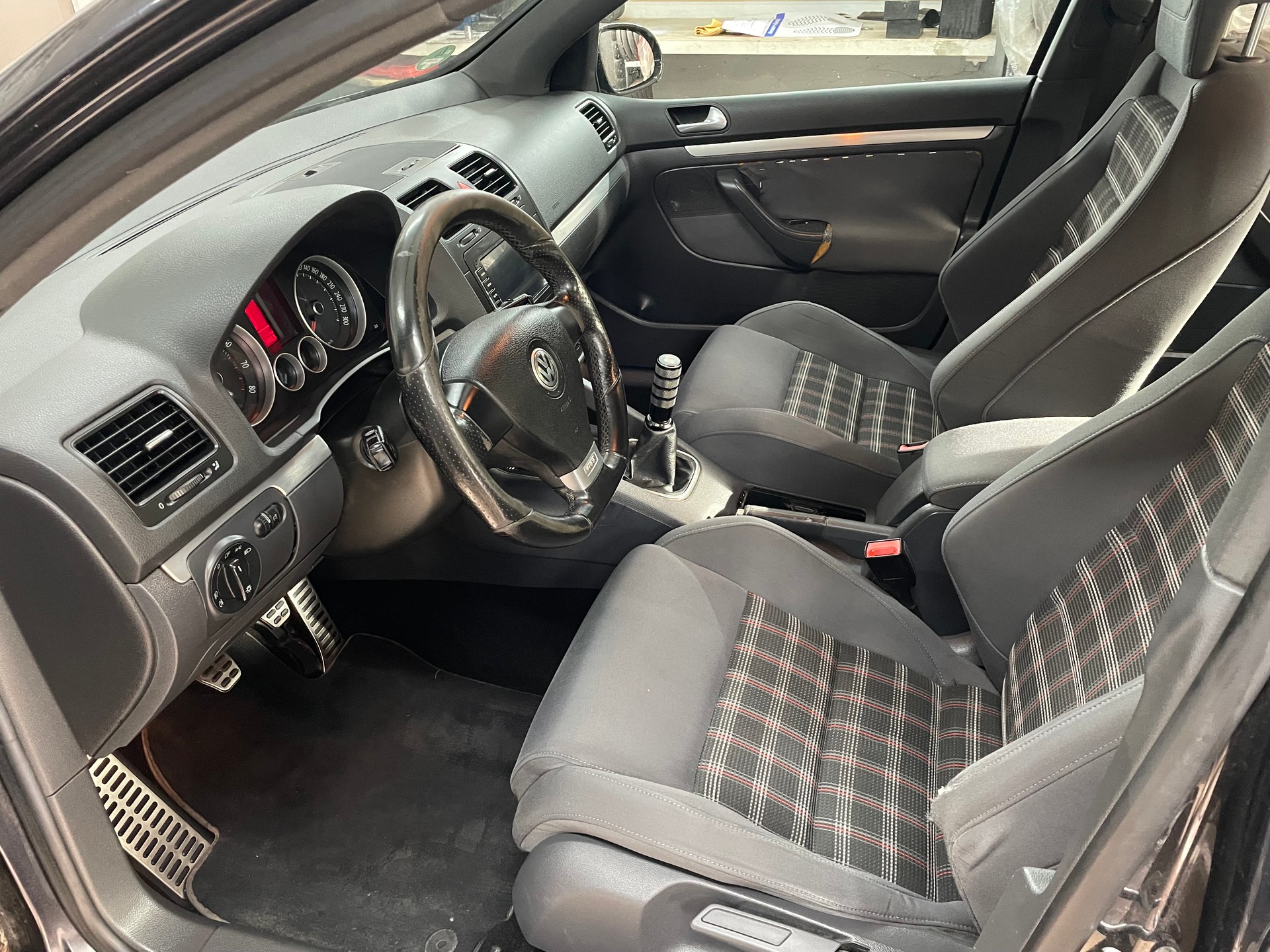 VW Golf 2.0 TFSI GTI-image-12