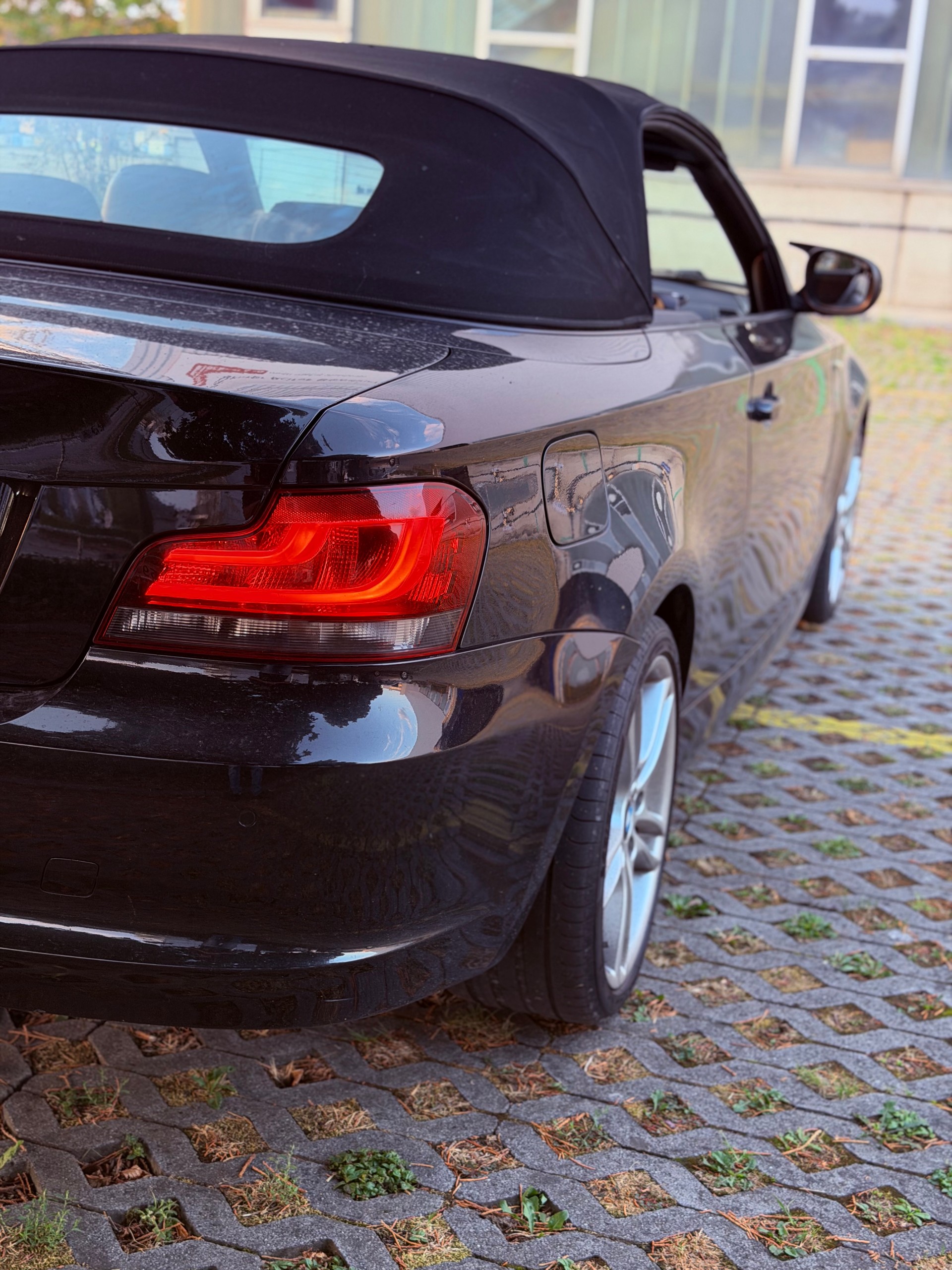BMW 118d Cabrio-image-6