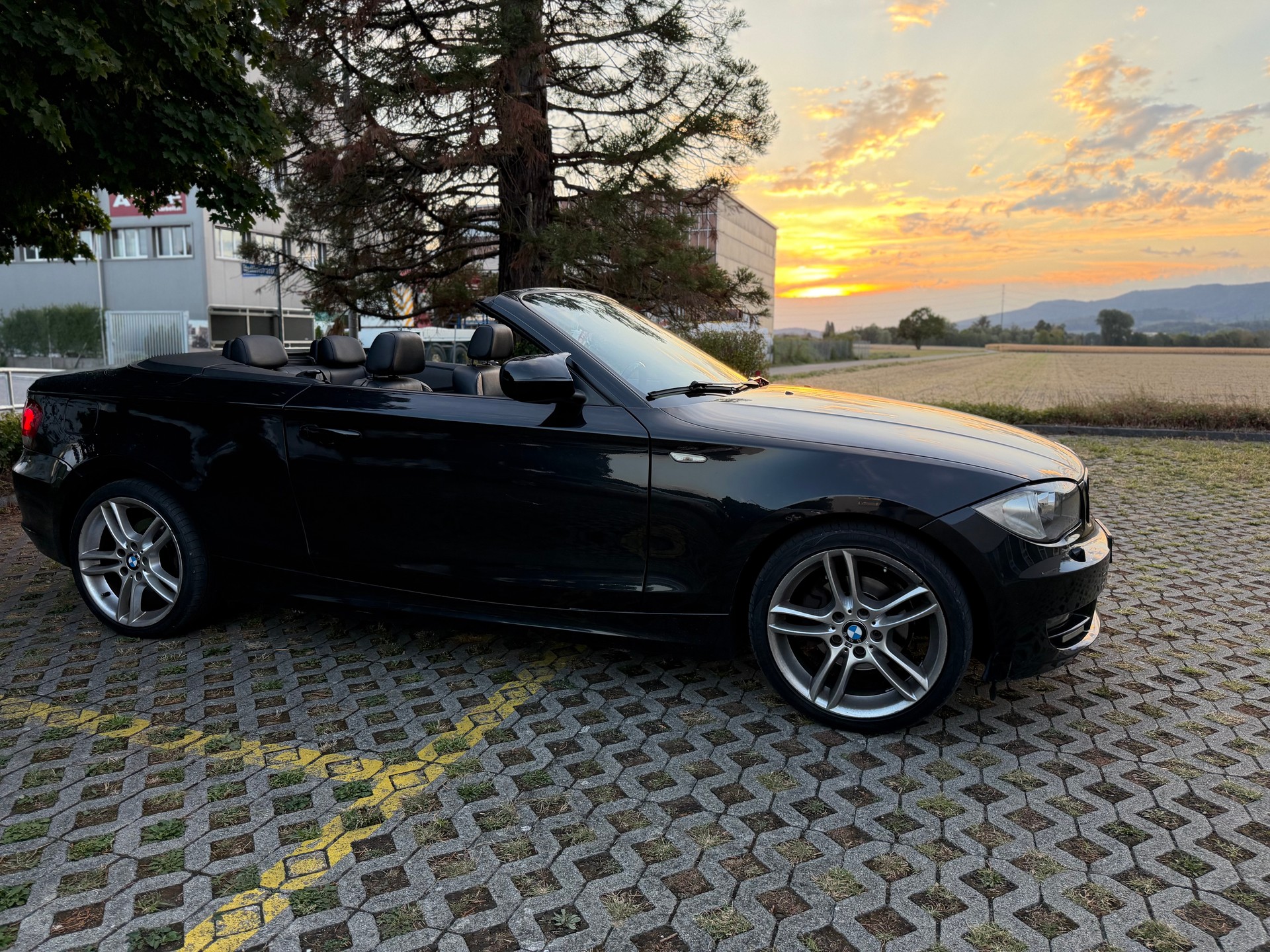 BMW 118d Cabrio-image-3
