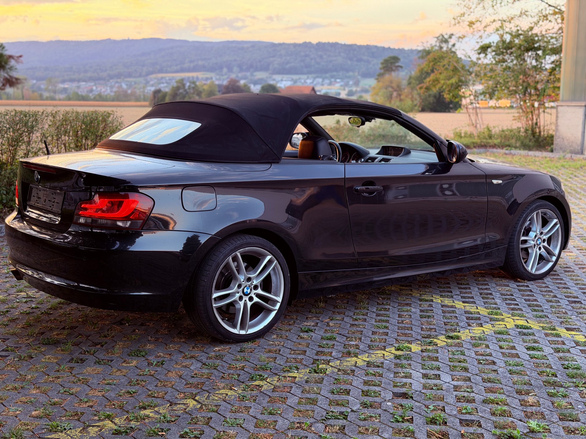 BMW 118d Cabrio-image-15