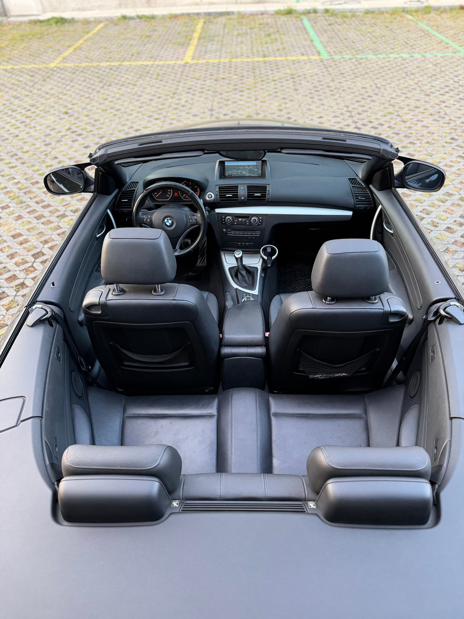 BMW 118d Cabrio-image-7