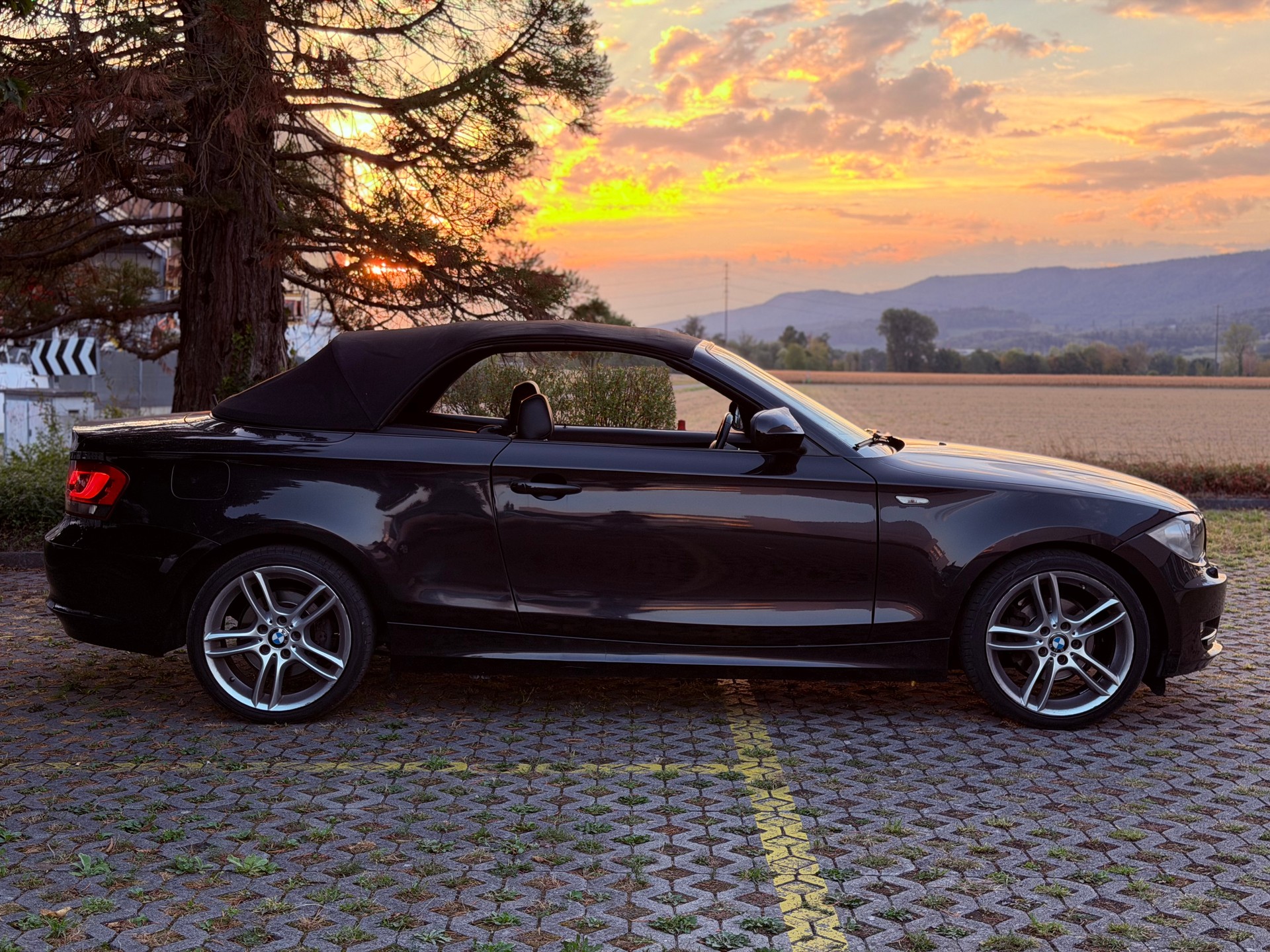 BMW 118d Cabrio-image-14
