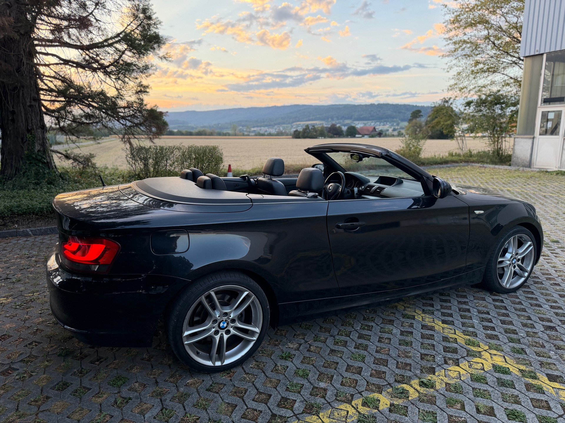 BMW 118d Cabrio-image-0