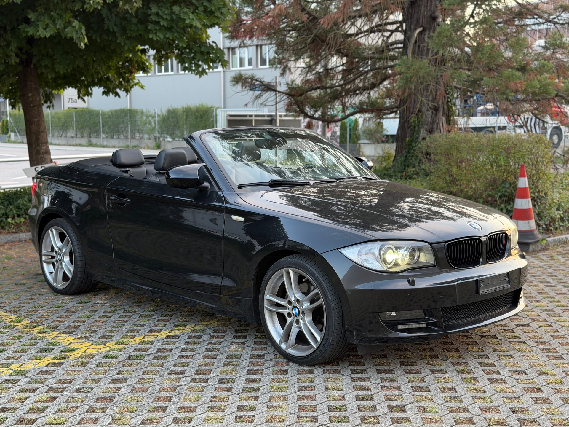 BMW 118d Cabrio-image-4