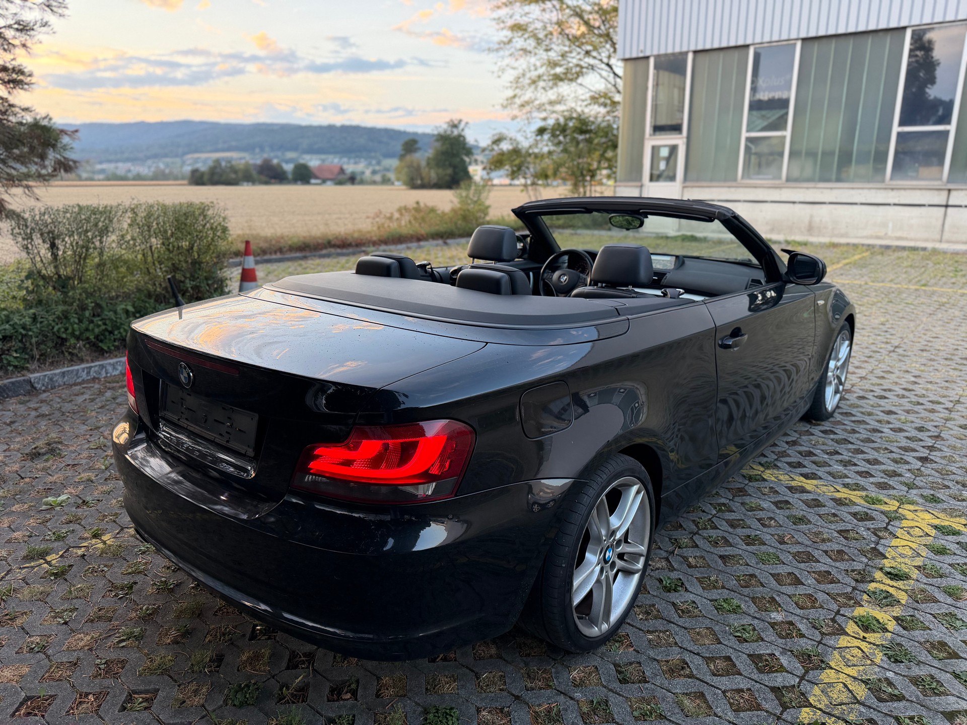 BMW 118d Cabrio-image-1
