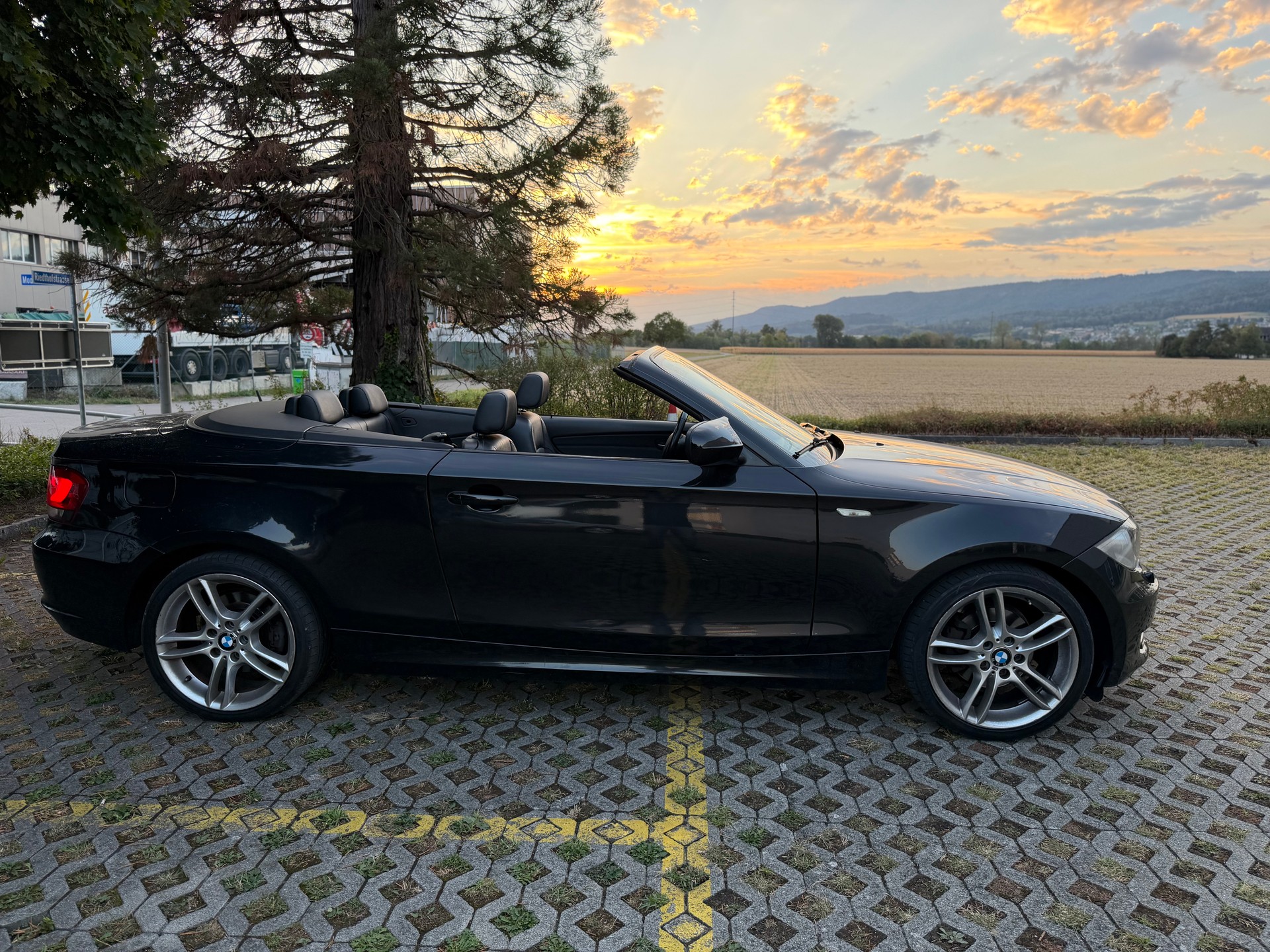 BMW 118d Cabrio-image-2