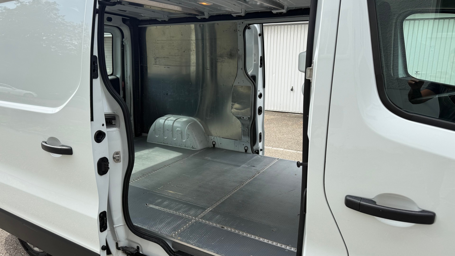 RENAULT Trafic 1.6 ENERGY TwinT. dCi120 2.9t Business L2H1-image-8