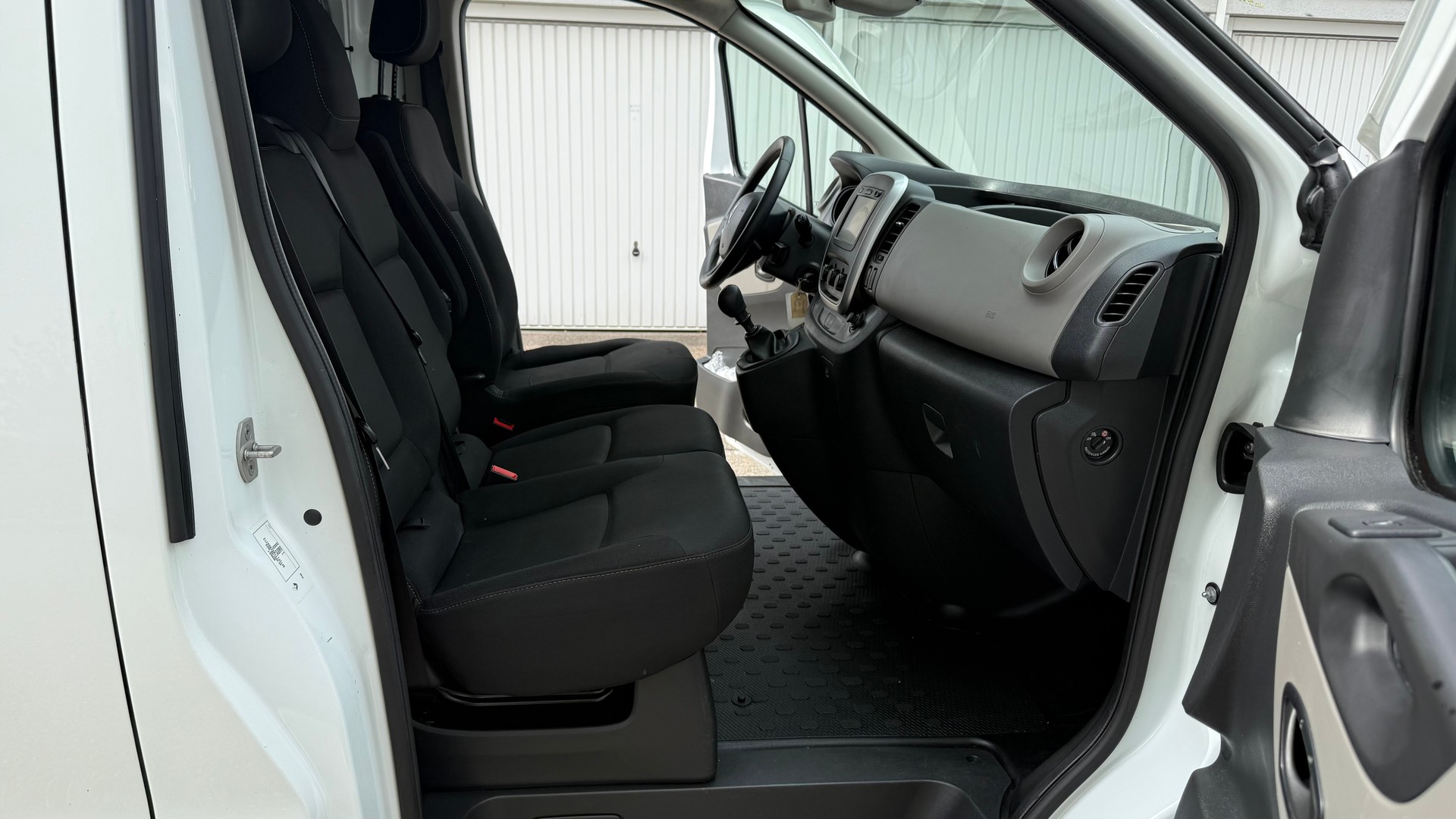RENAULT Trafic 1.6 ENERGY TwinT. dCi120 2.9t Business L2H1-image-11
