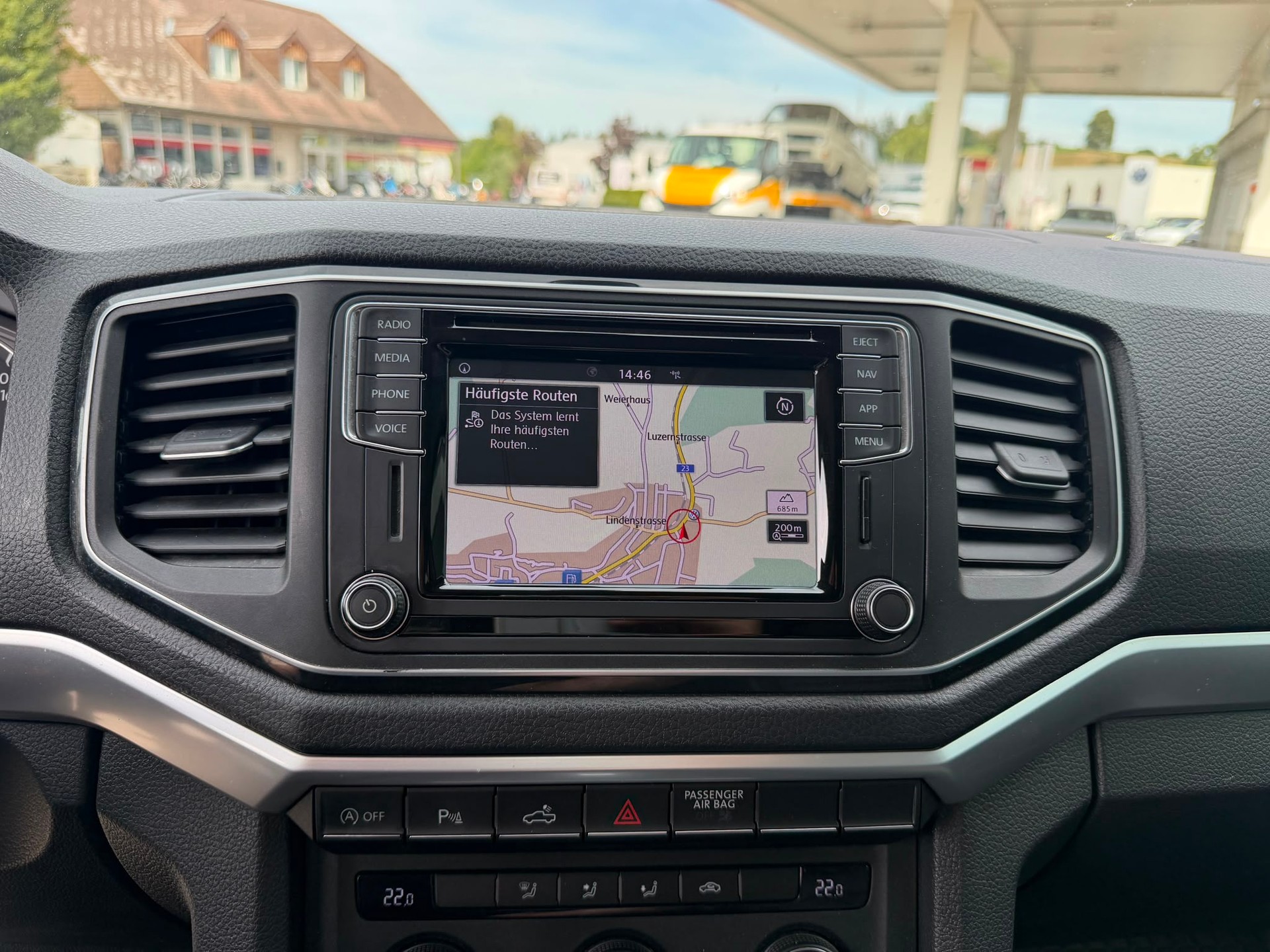 VW Amarok 3.0TDI Crossline 4Motion Automatic-image-16
