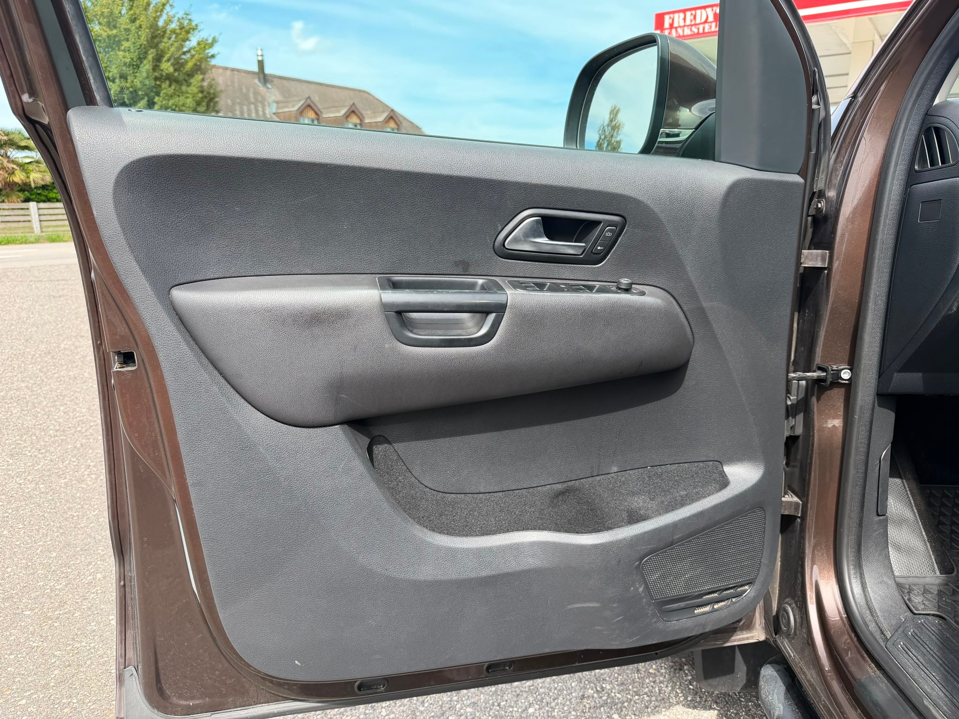 VW Amarok 3.0TDI Crossline 4Motion Automatic-image-11