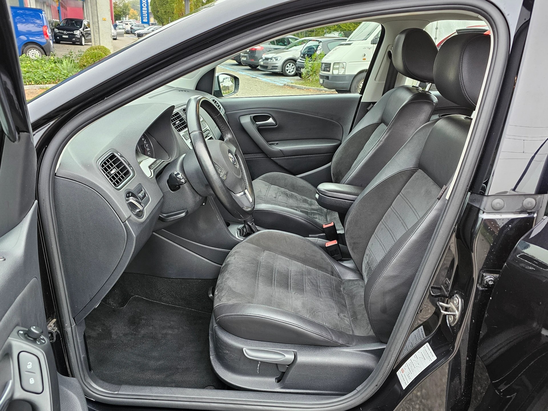 VW CrossPolo-image-1