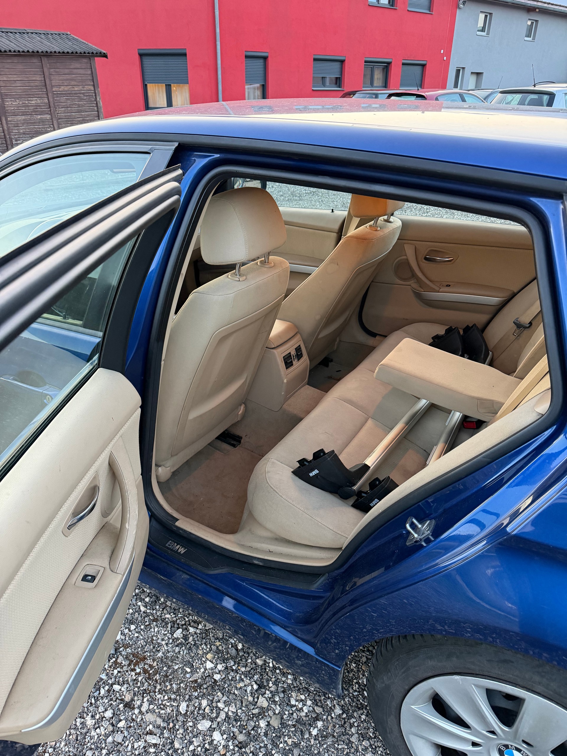 BMW 318i Touring Dynamic Edition Steptronic-image-4
