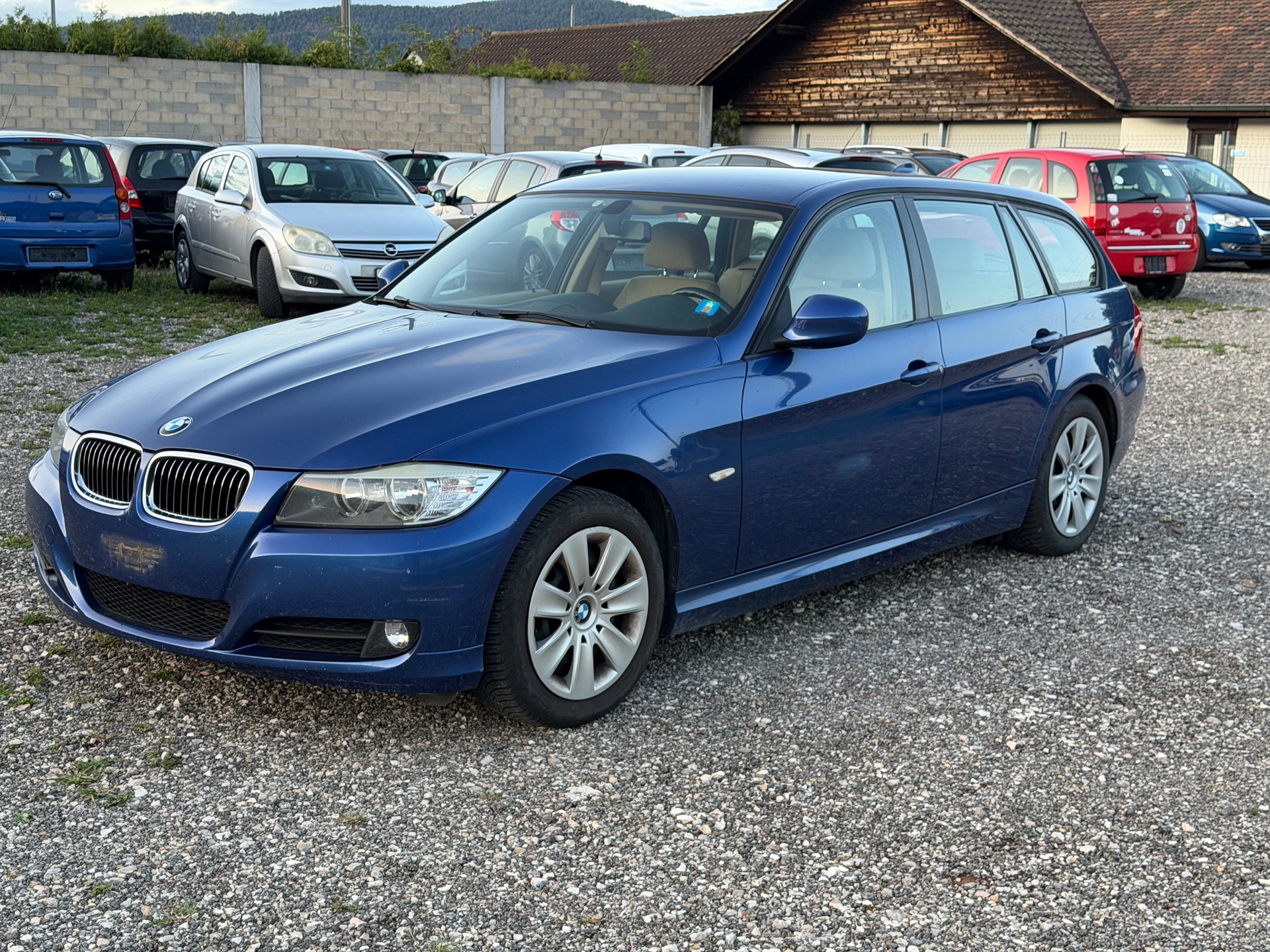 BMW 318i Touring Dynamic Edition Steptronic-image-1