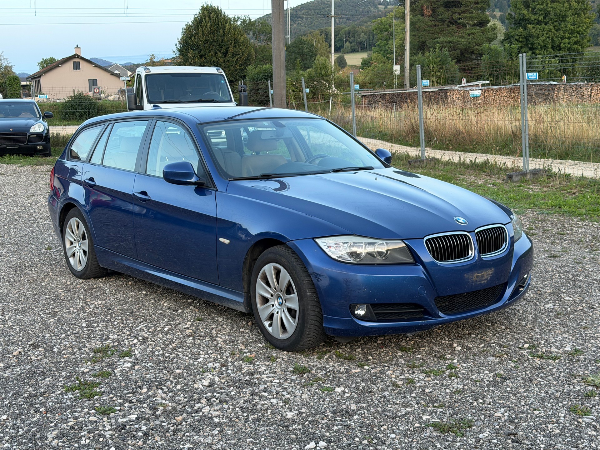 BMW 318i Touring Dynamic Edition Steptronic-image-2