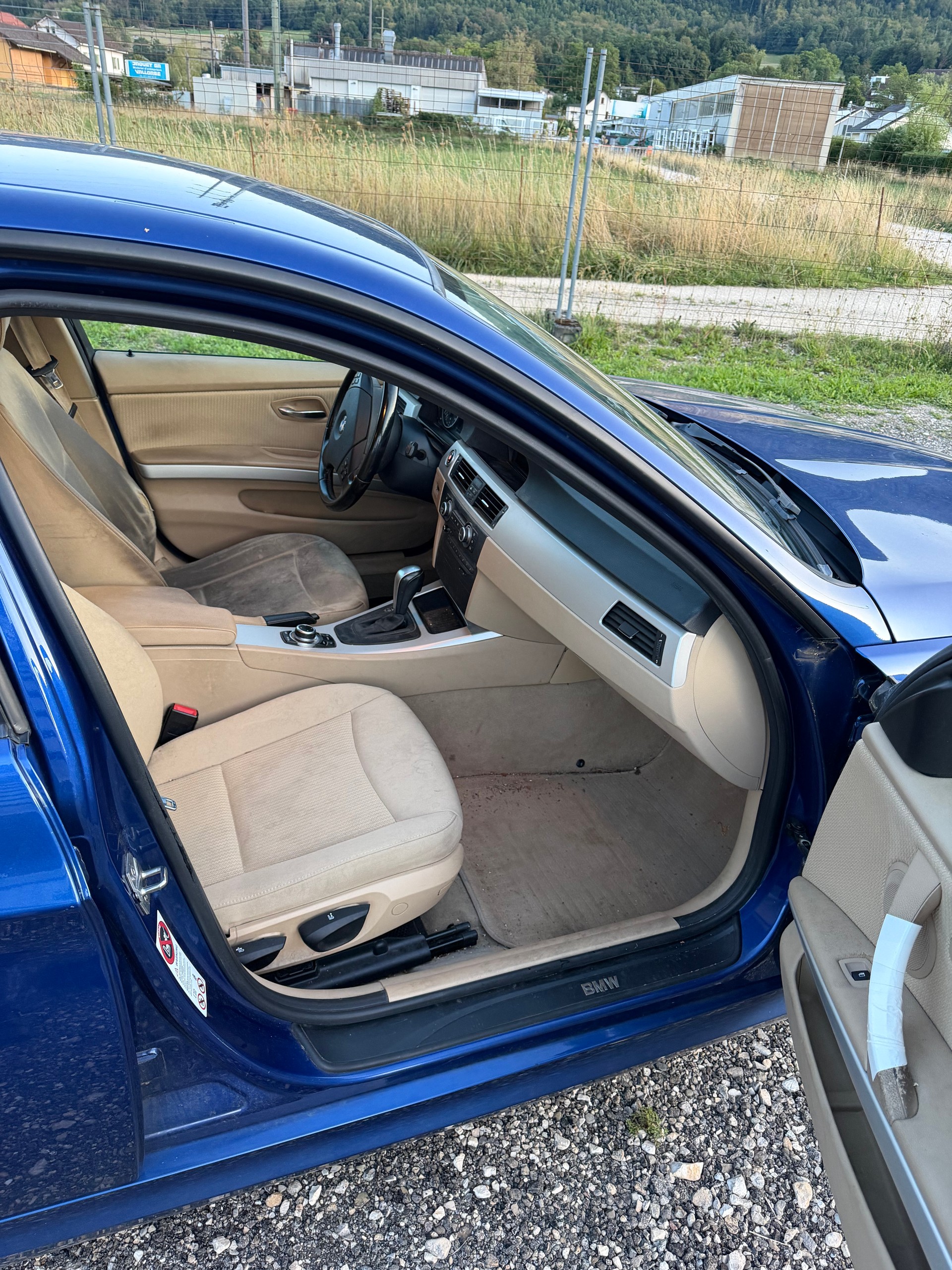 BMW 318i Touring Dynamic Edition Steptronic-image-6