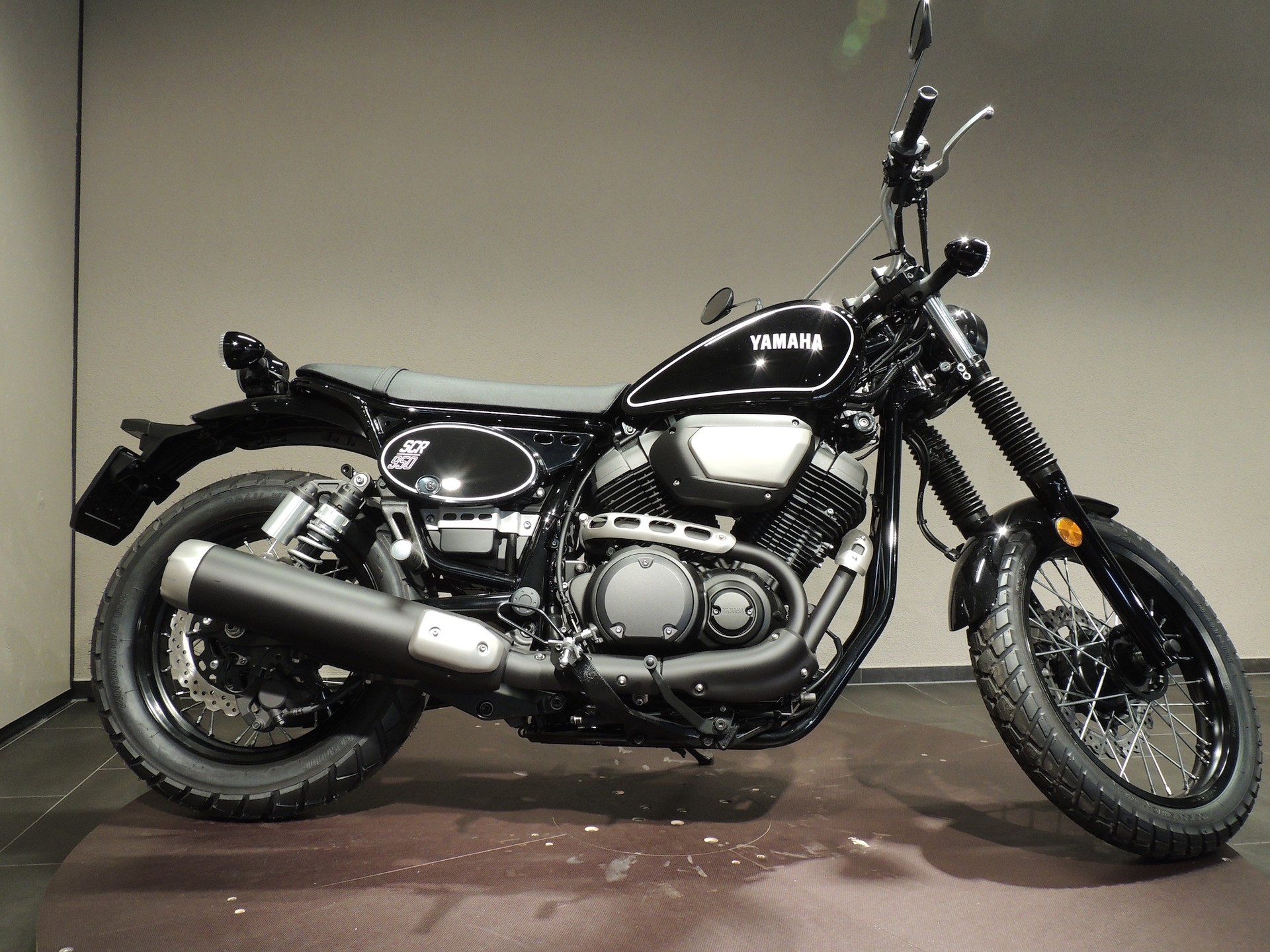 YAMAHA SCR 950
