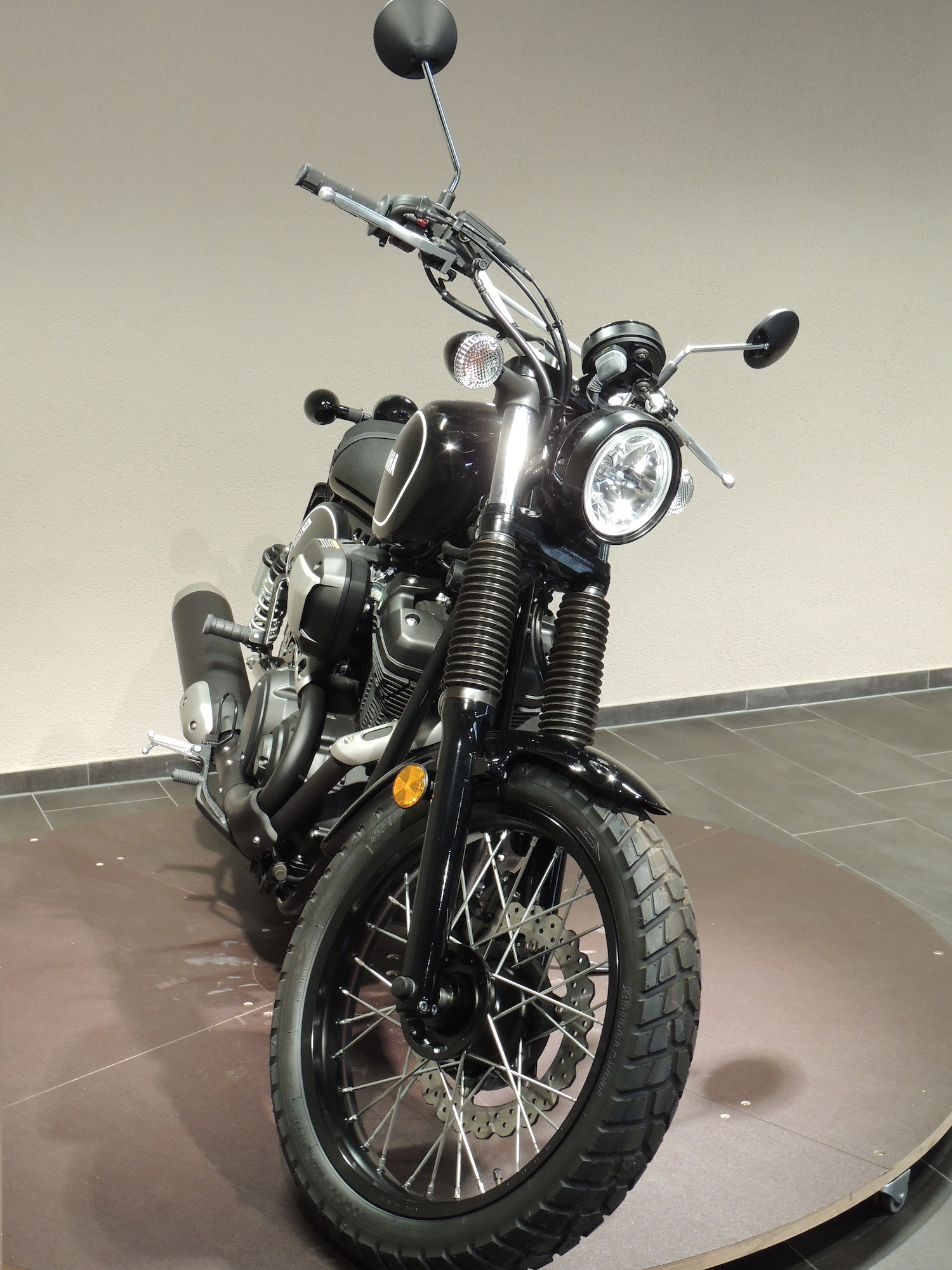 YAMAHA SCR 950-showroom-element-1
