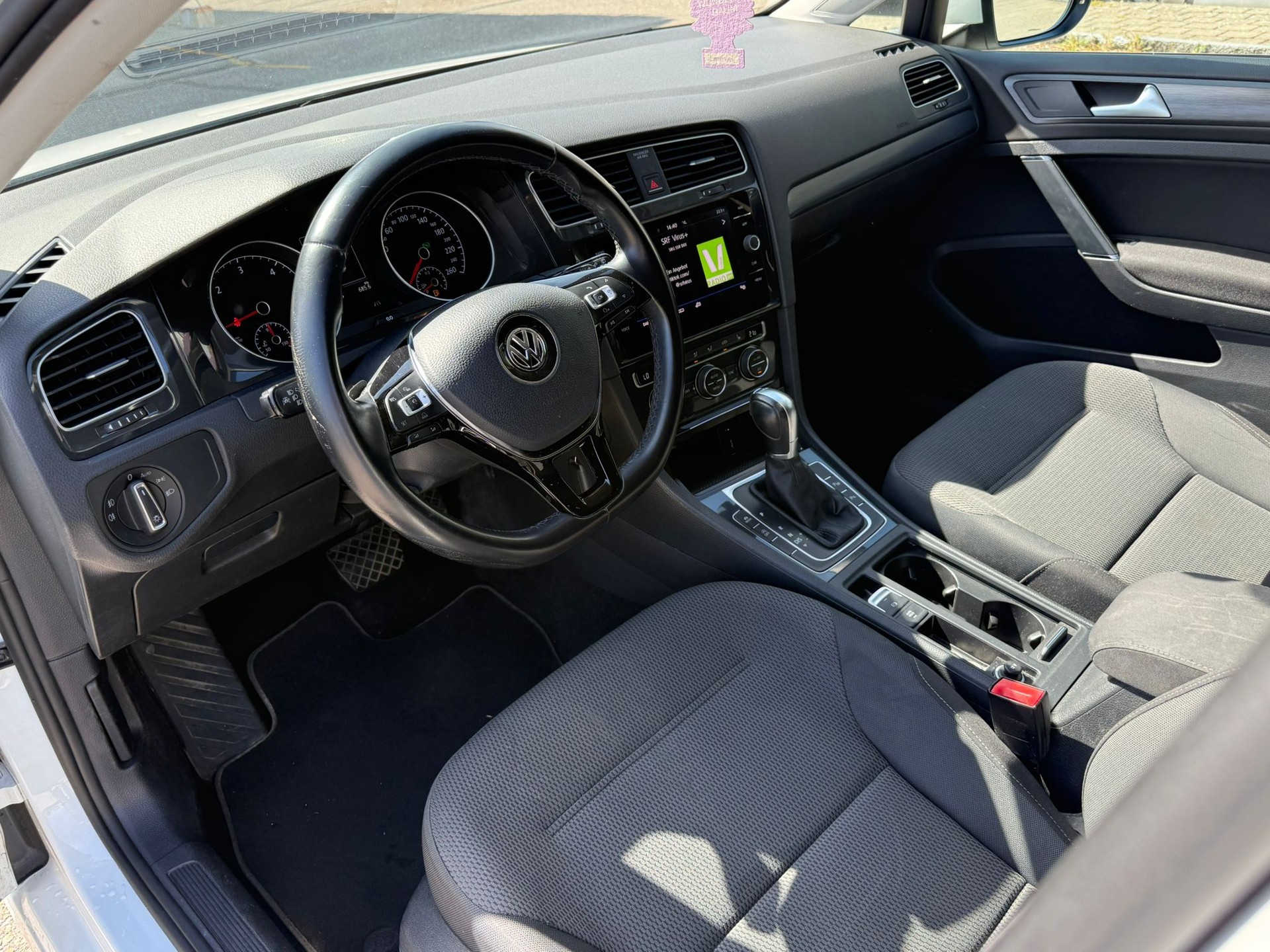 VW Golf Variant 2.0 TDI Comfortline DSG-image-11